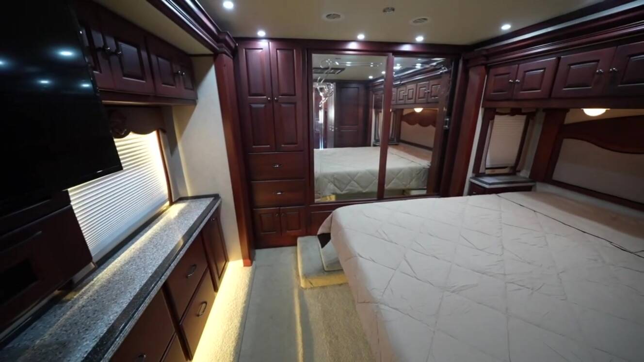 A photo of this 2006 Tiffin Motorhomes Zephyr 45QSZ