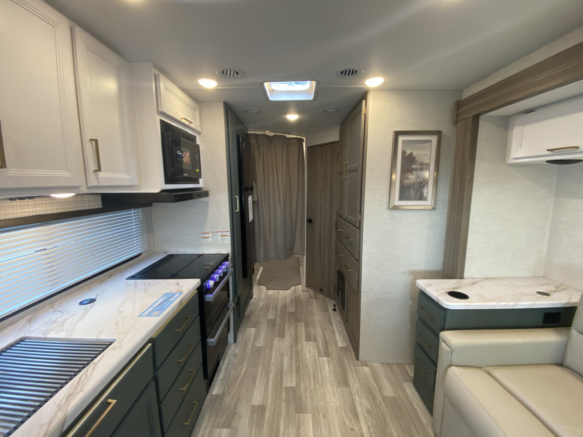 2025 Thor EDDIE BAUER 26EB in berkley MA