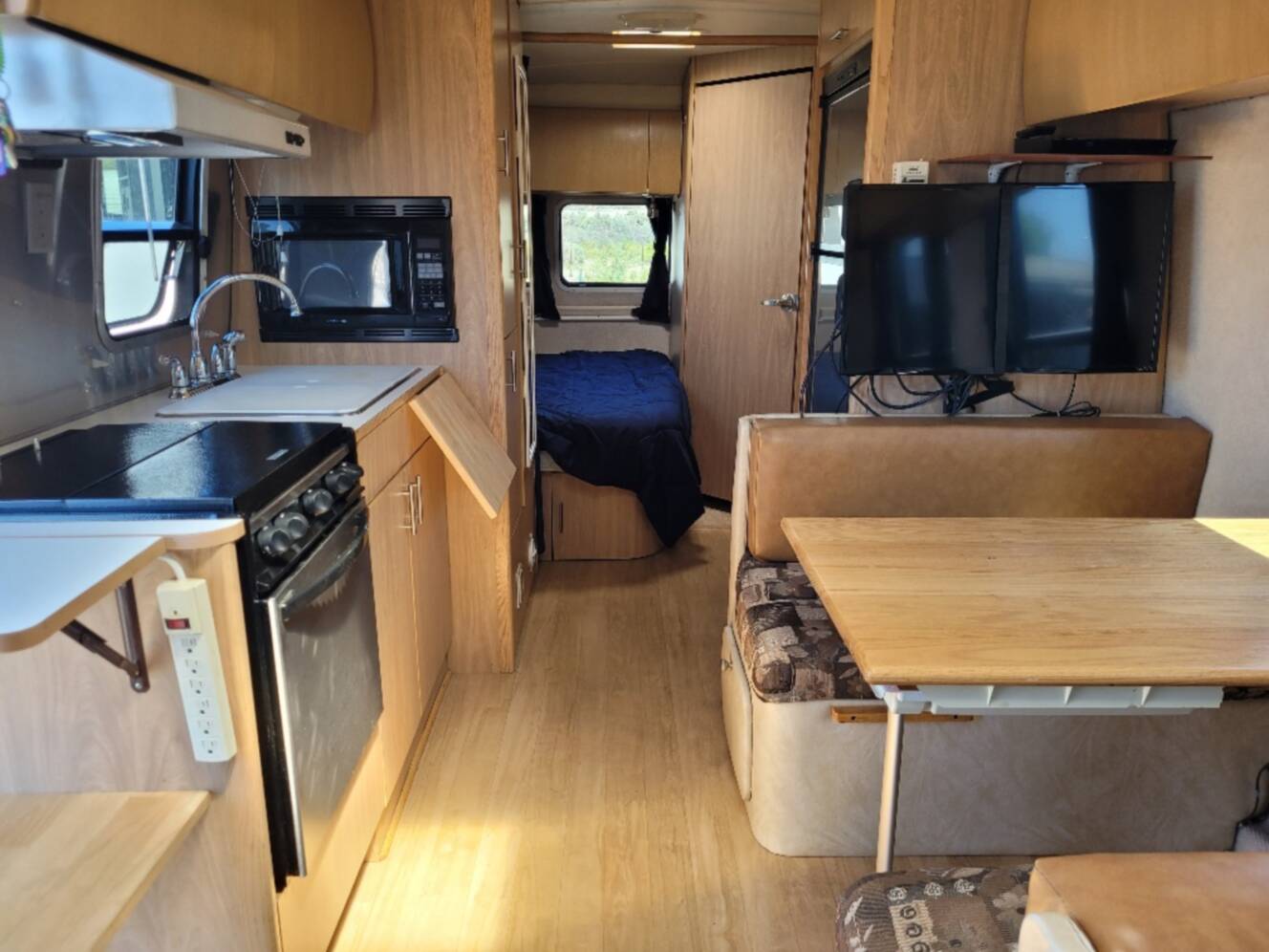 A photo of this 2006 Airstream Safari 25SS