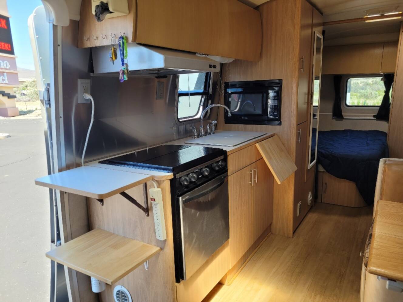 A photo of this 2006 Airstream Safari 25SS