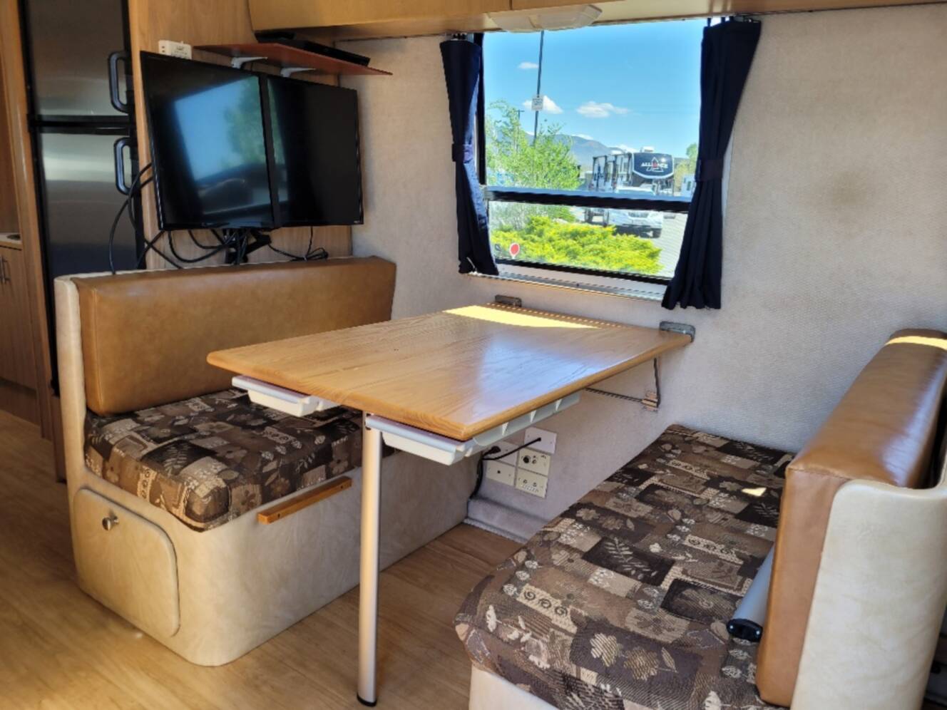 A photo of this 2006 Airstream Safari 25SS