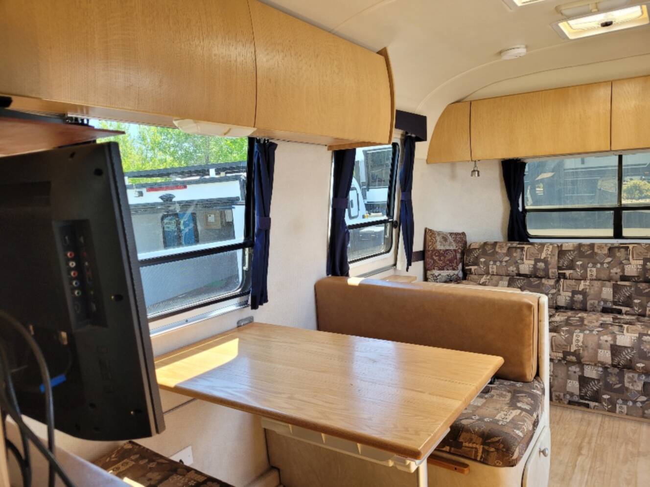 A photo of this 2006 Airstream Safari 25SS