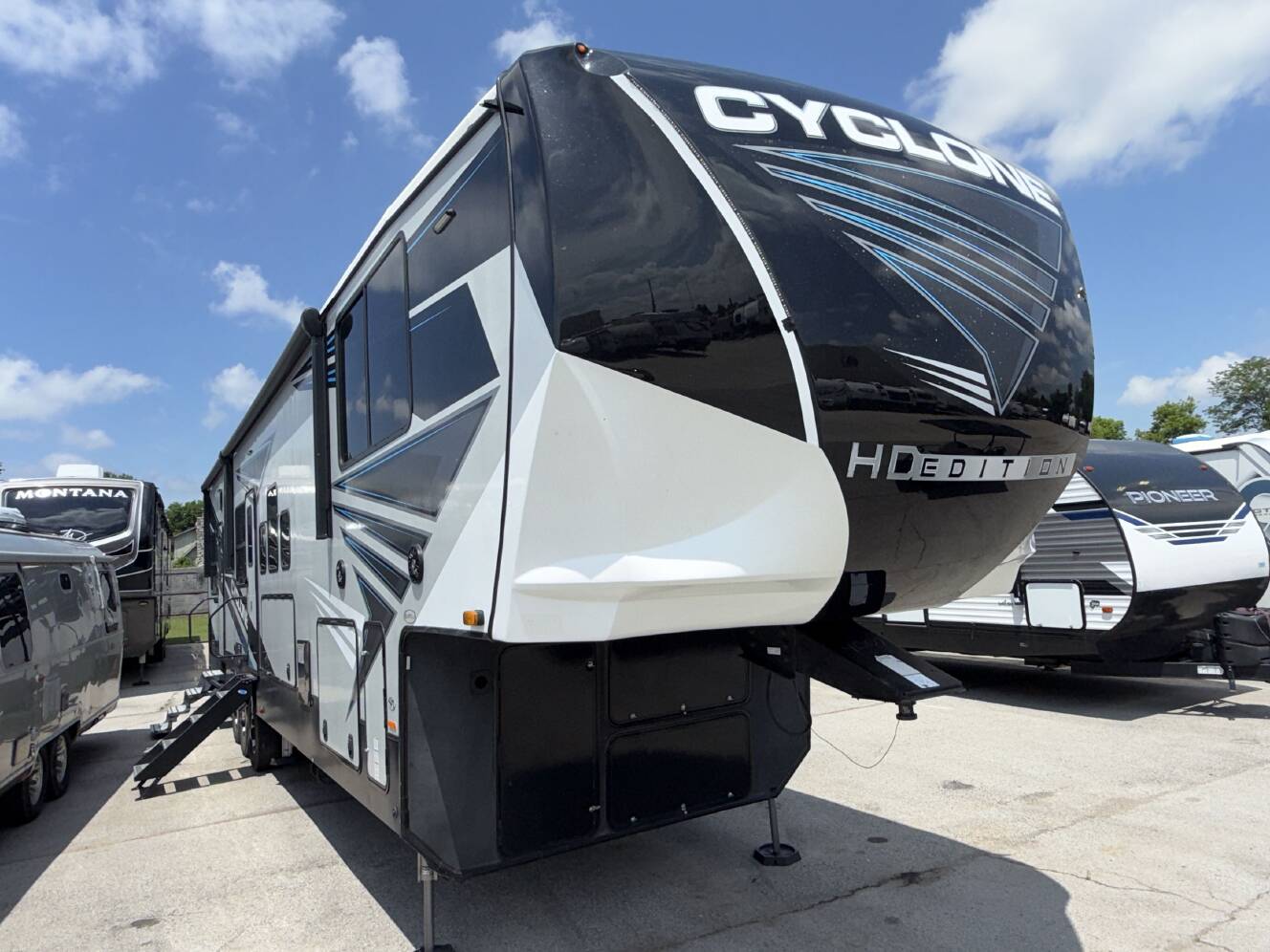 A photo of this 2021 Heartland CYCLONE 4007