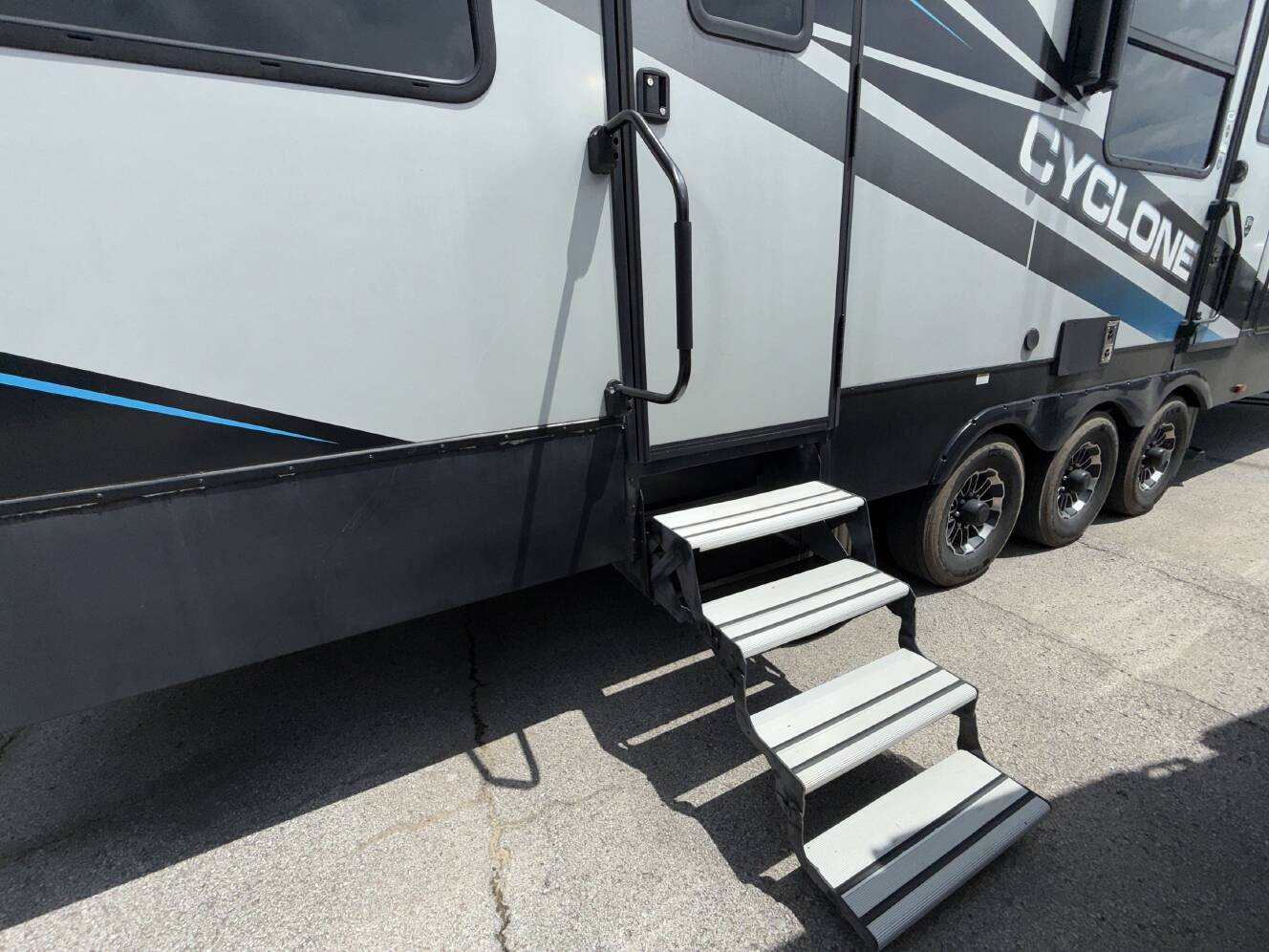 A photo of this 2021 Heartland CYCLONE 4007