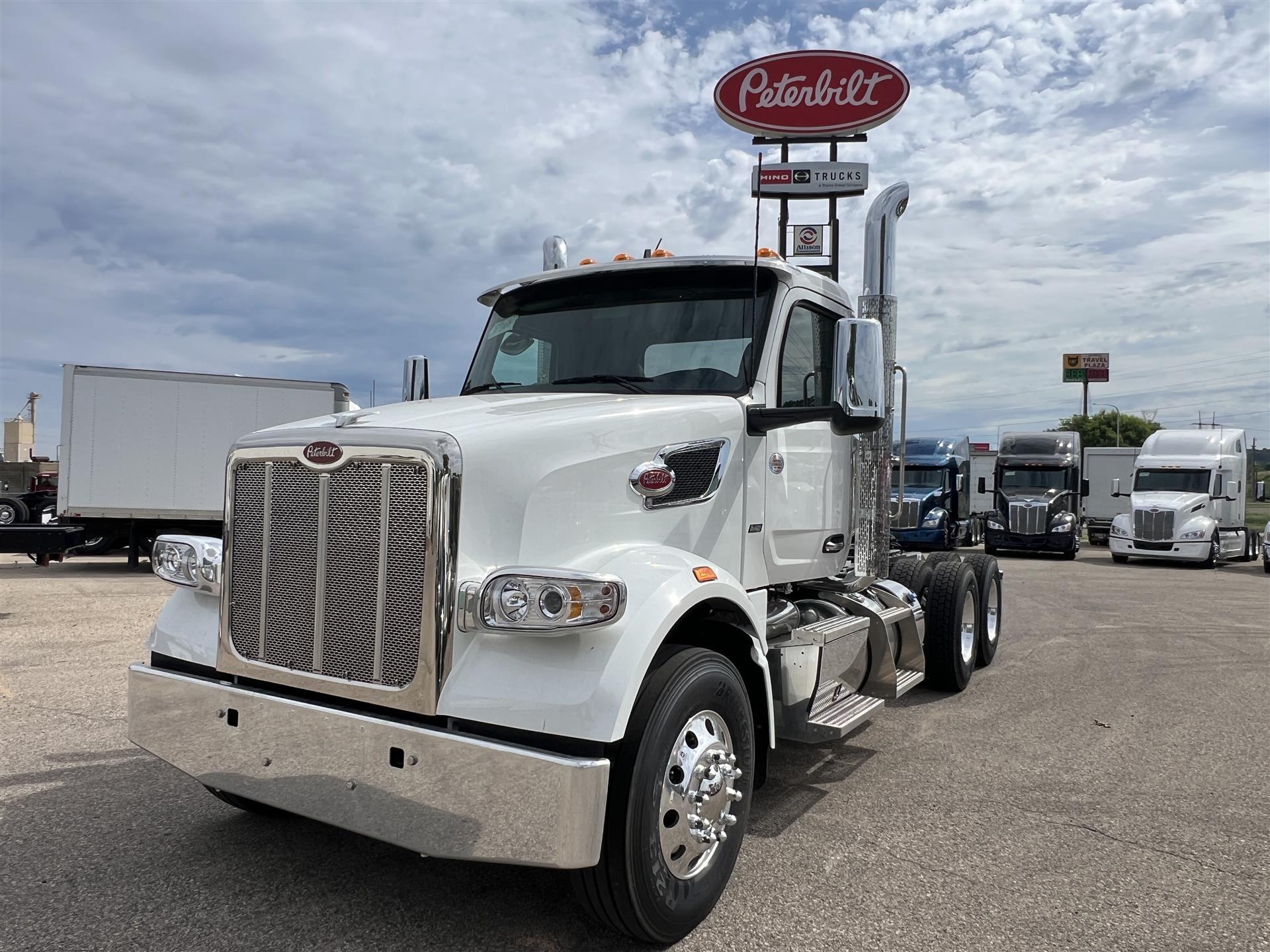 2027 PETERBILT 567 in South Saint Paul, MN