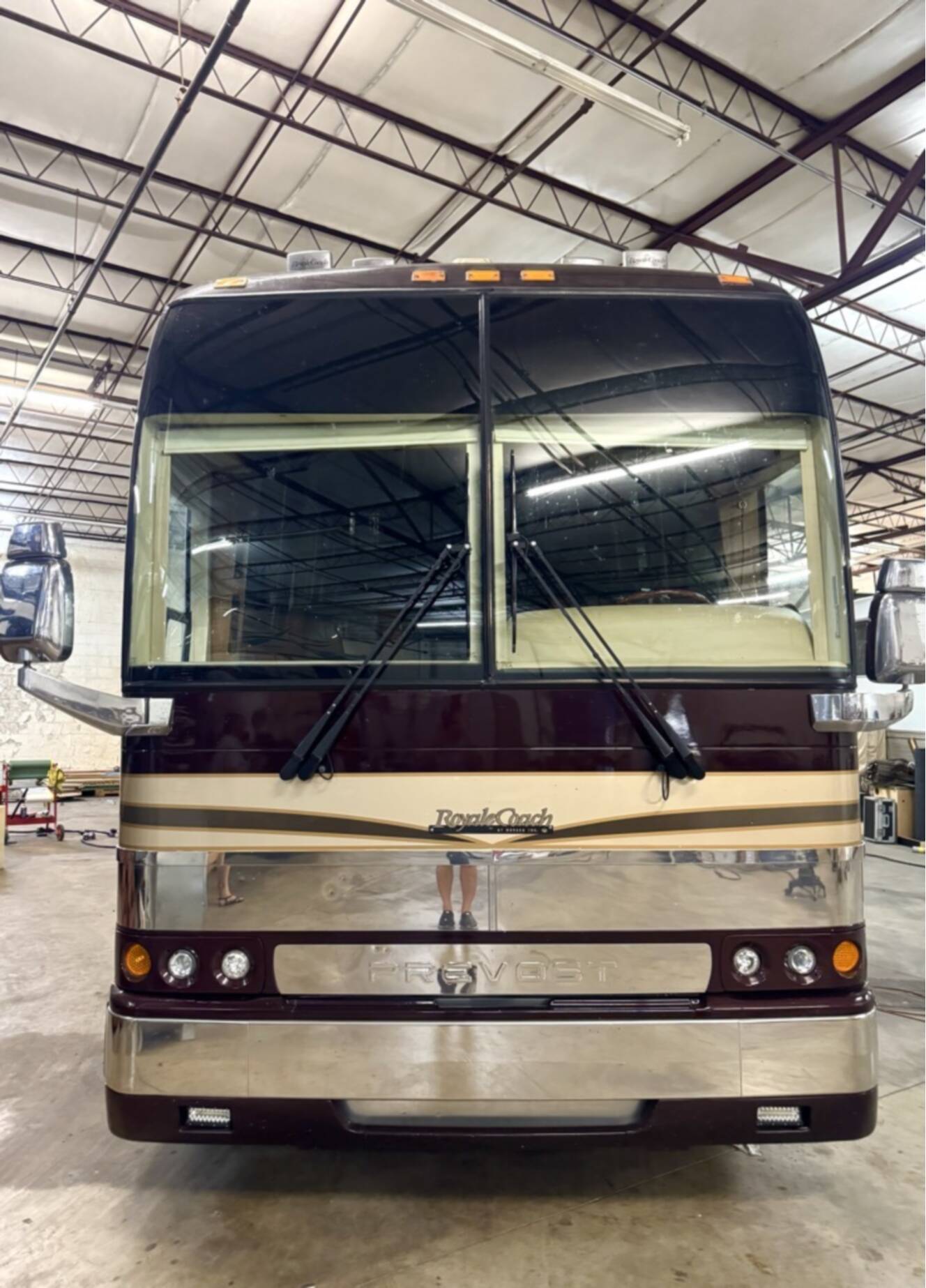 A photo of this 2001 Prevost ROYALE COACH XLII