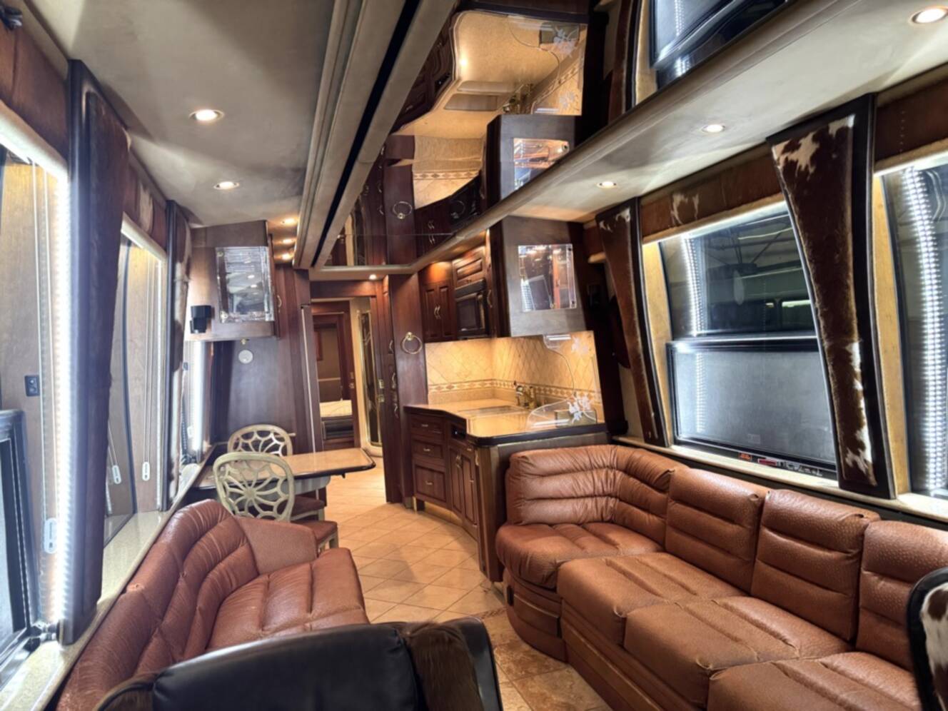 A photo of this 2001 Prevost ROYALE COACH XLII