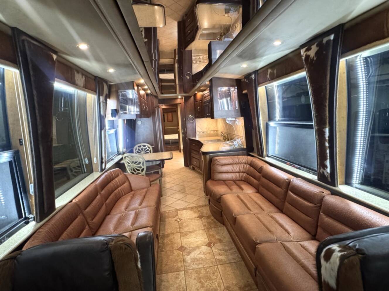 A photo of this 2001 Prevost ROYALE COACH XLII