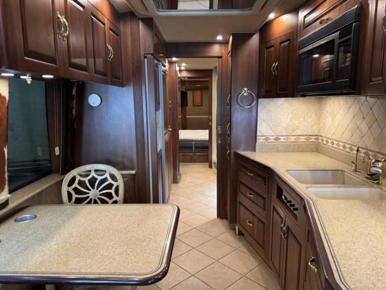 A photo of this 2001 Prevost ROYALE COACH XLII