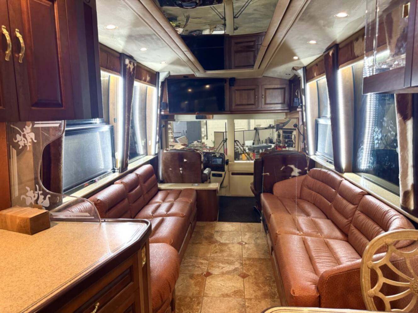 A photo of this 2001 Prevost ROYALE COACH XLII
