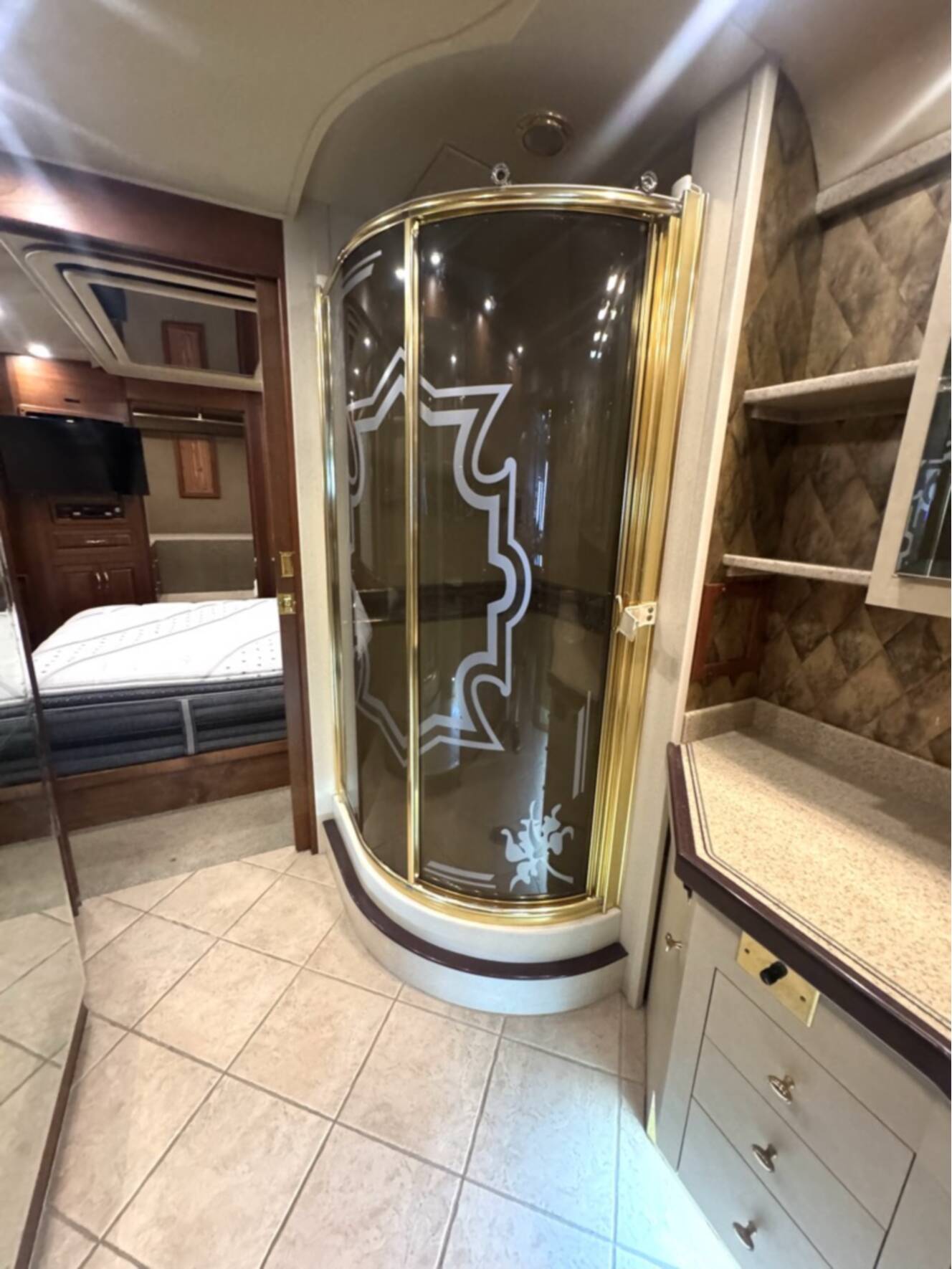 A photo of this 2001 Prevost ROYALE COACH XLII