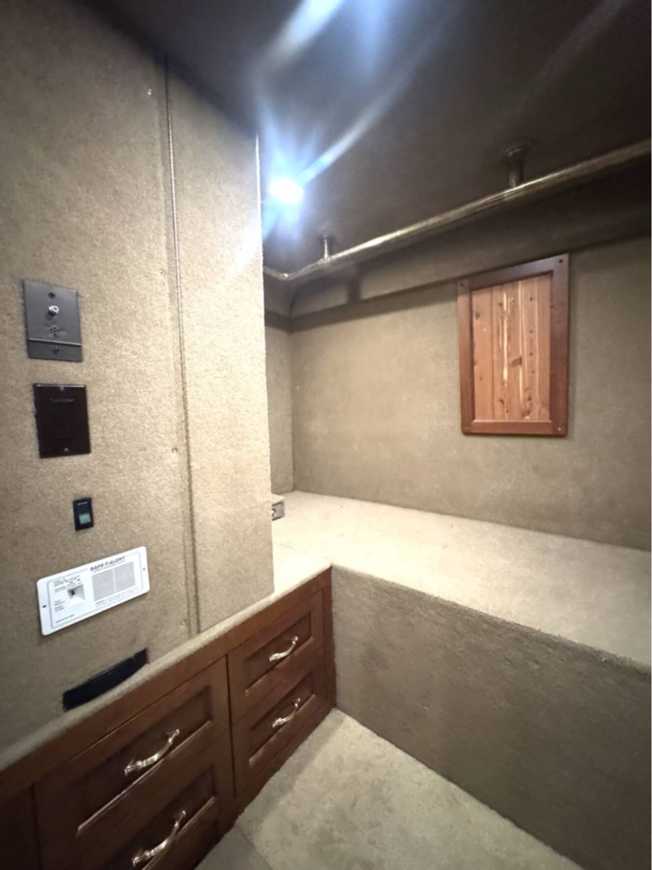 A photo of this 2001 Prevost ROYALE COACH XLII
