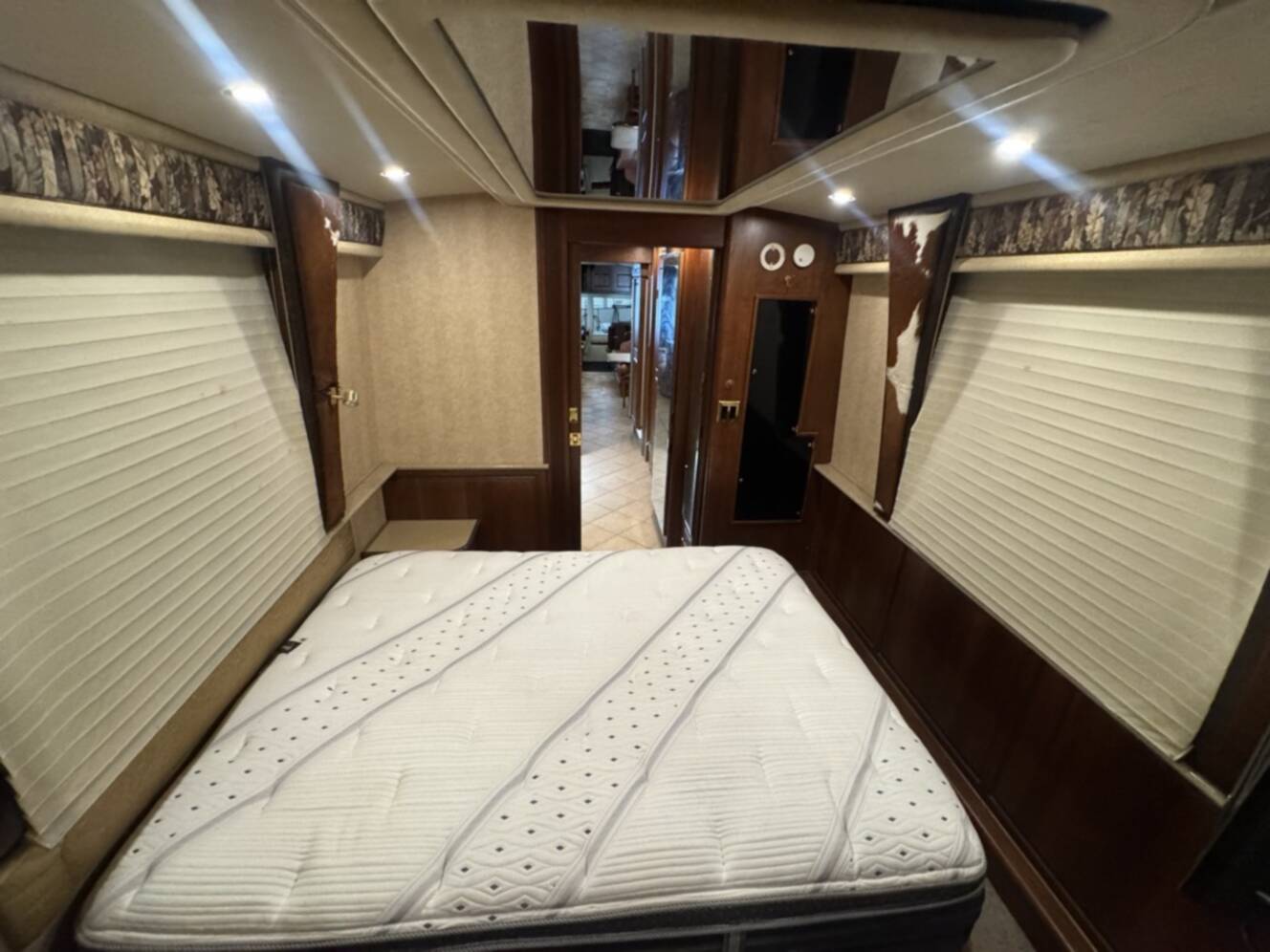 A photo of this 2001 Prevost ROYALE COACH XLII