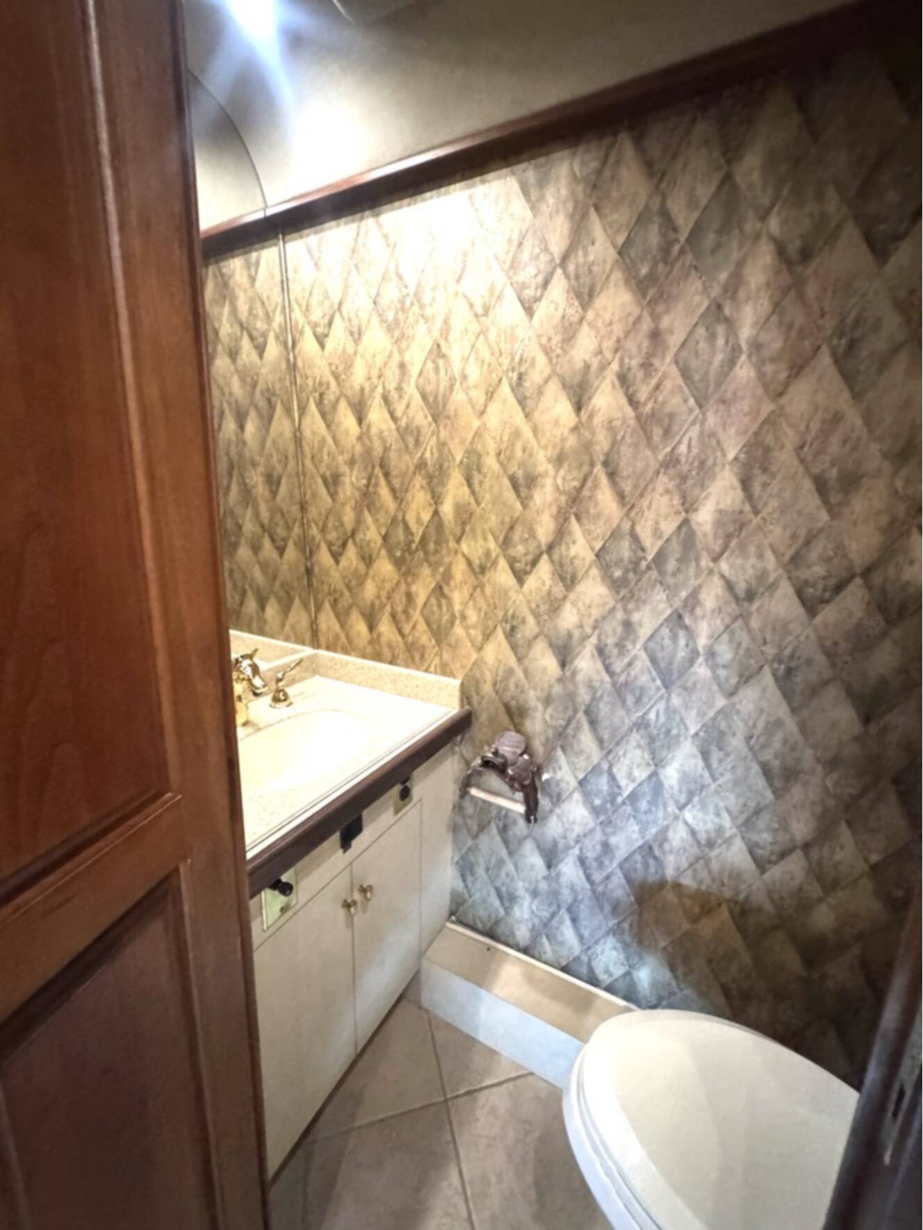 A photo of this 2001 Prevost ROYALE COACH XLII