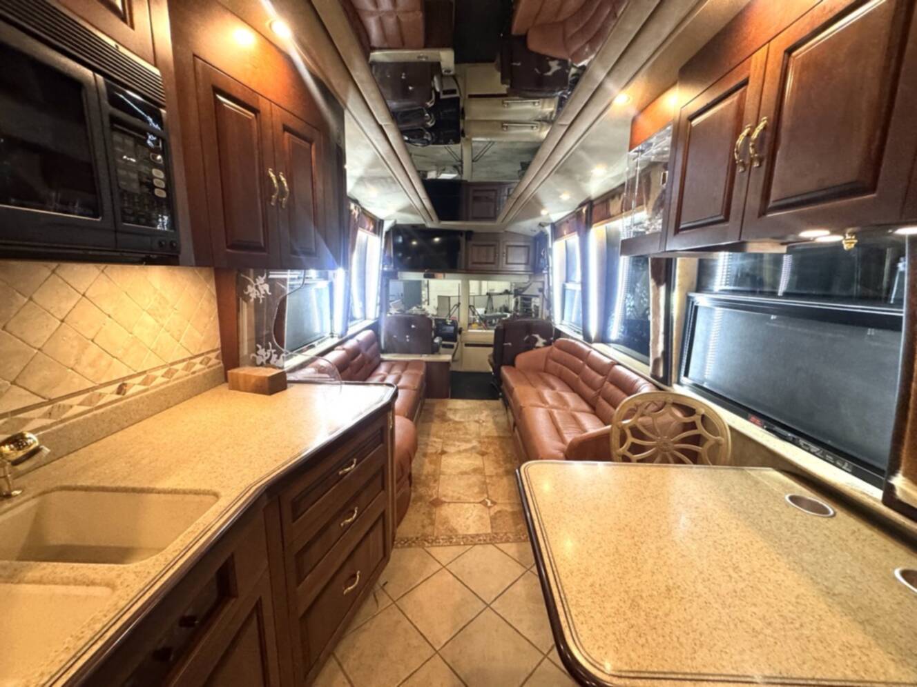 A photo of this 2001 Prevost ROYALE COACH XLII