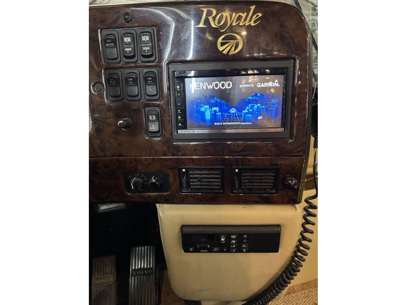 A photo of this 2001 Prevost ROYALE COACH XLII