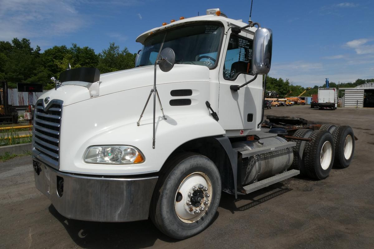 2007 MACK 600 in Sparrow Bush, NY
