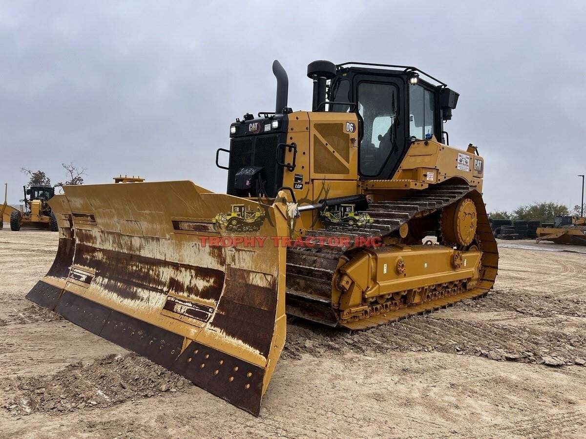 2021 CATERPILLAR D6 LGP in Burleson, TX