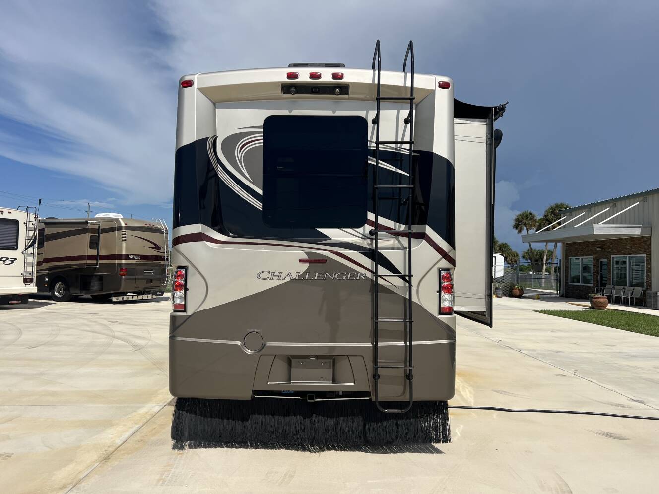 A photo of this 2015 Thor Motor Coach CHALLENGER 37KT