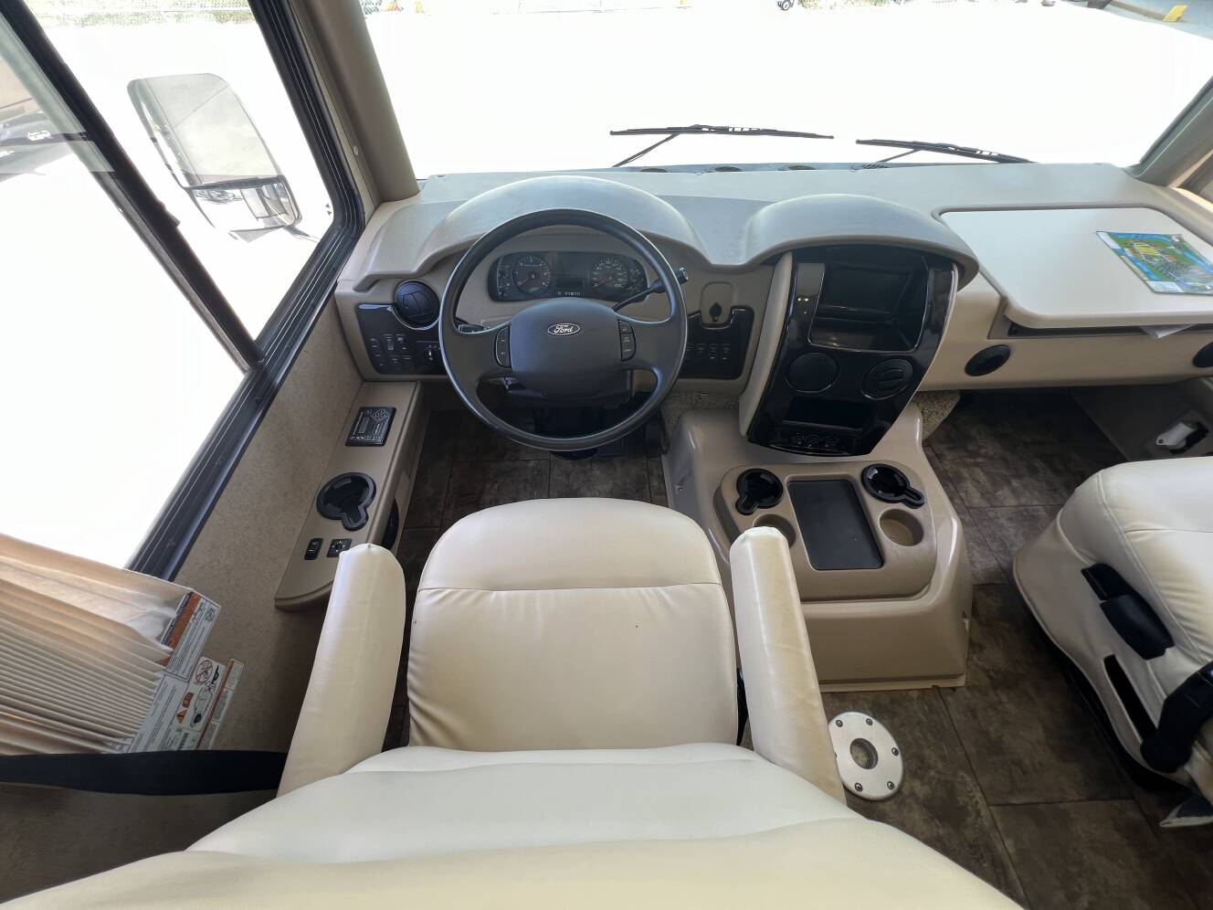 A photo of this 2015 Thor Motor Coach CHALLENGER 37KT