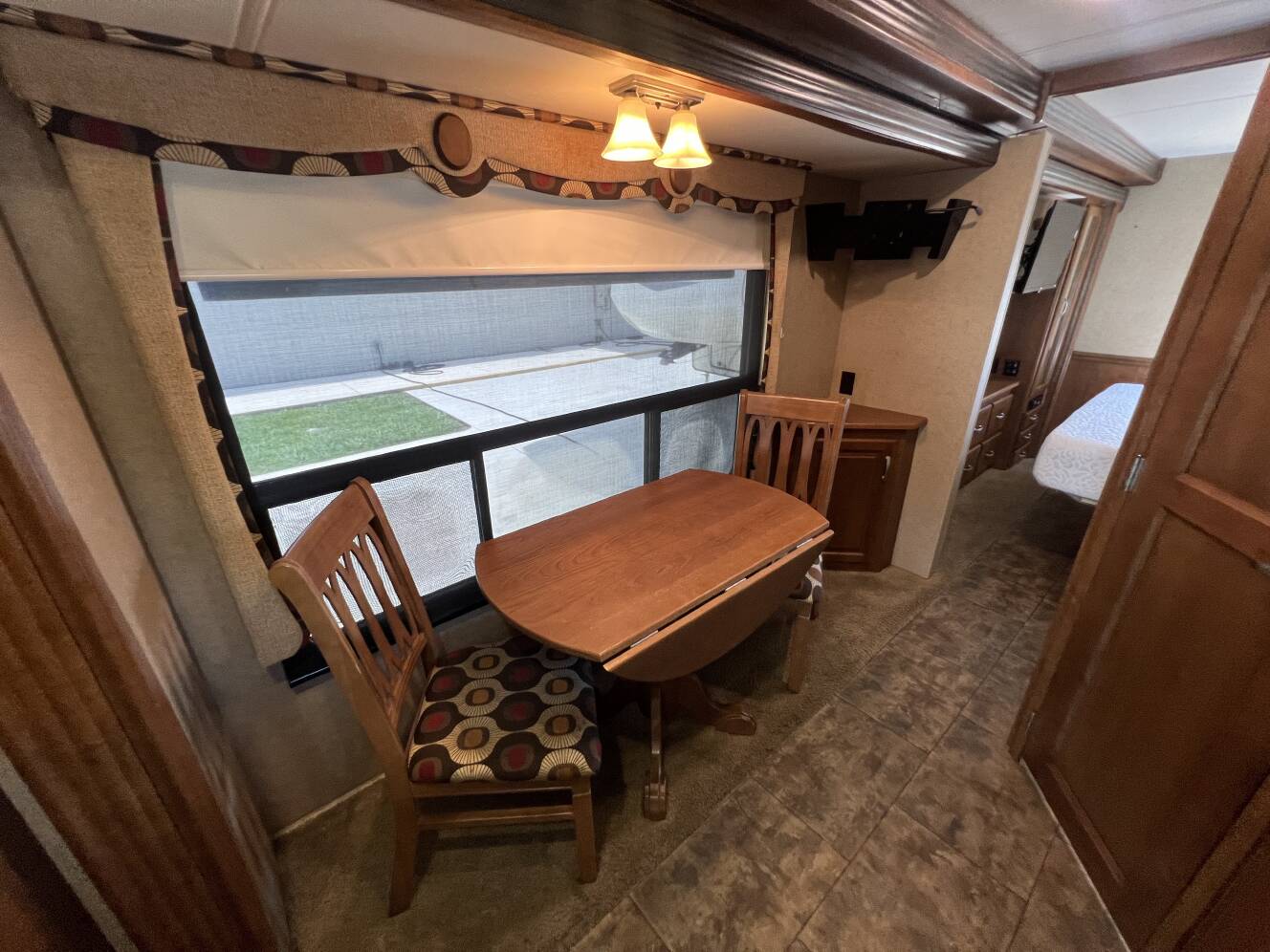 A photo of this 2015 Thor Motor Coach CHALLENGER 37KT
