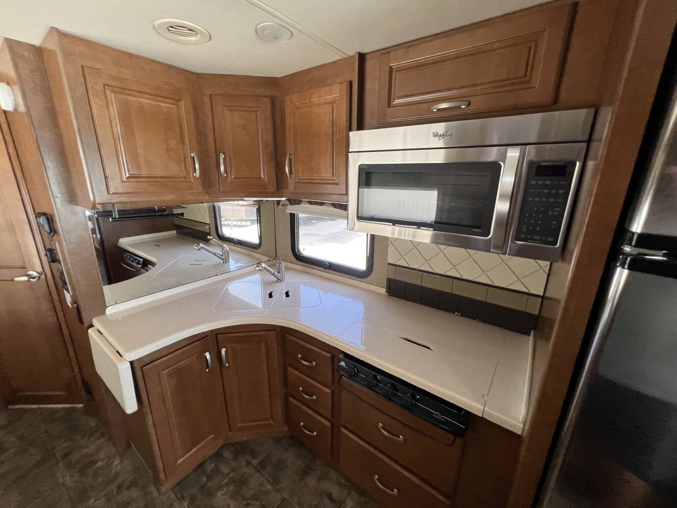 A photo of this 2015 Thor Motor Coach CHALLENGER 37KT