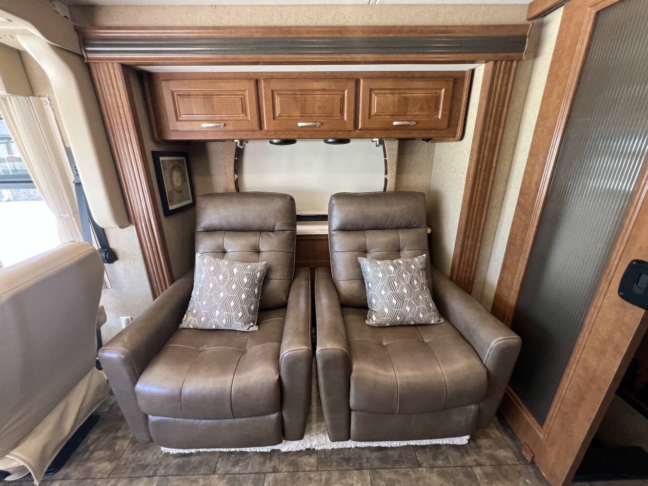 A photo of this 2015 Thor Motor Coach CHALLENGER 37KT