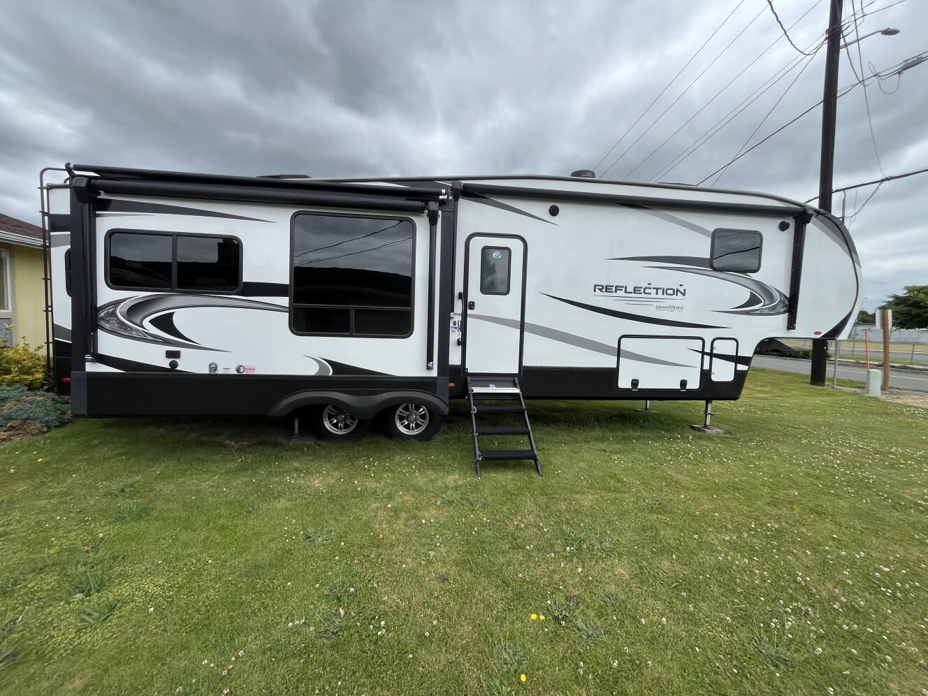 A photo of this 2022 Grand Design REFLECTION 337RLS