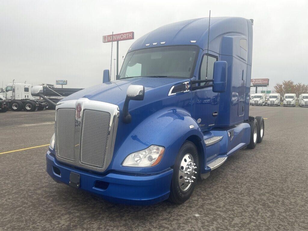 2021 KENWORTH T680 in Fargo, ND