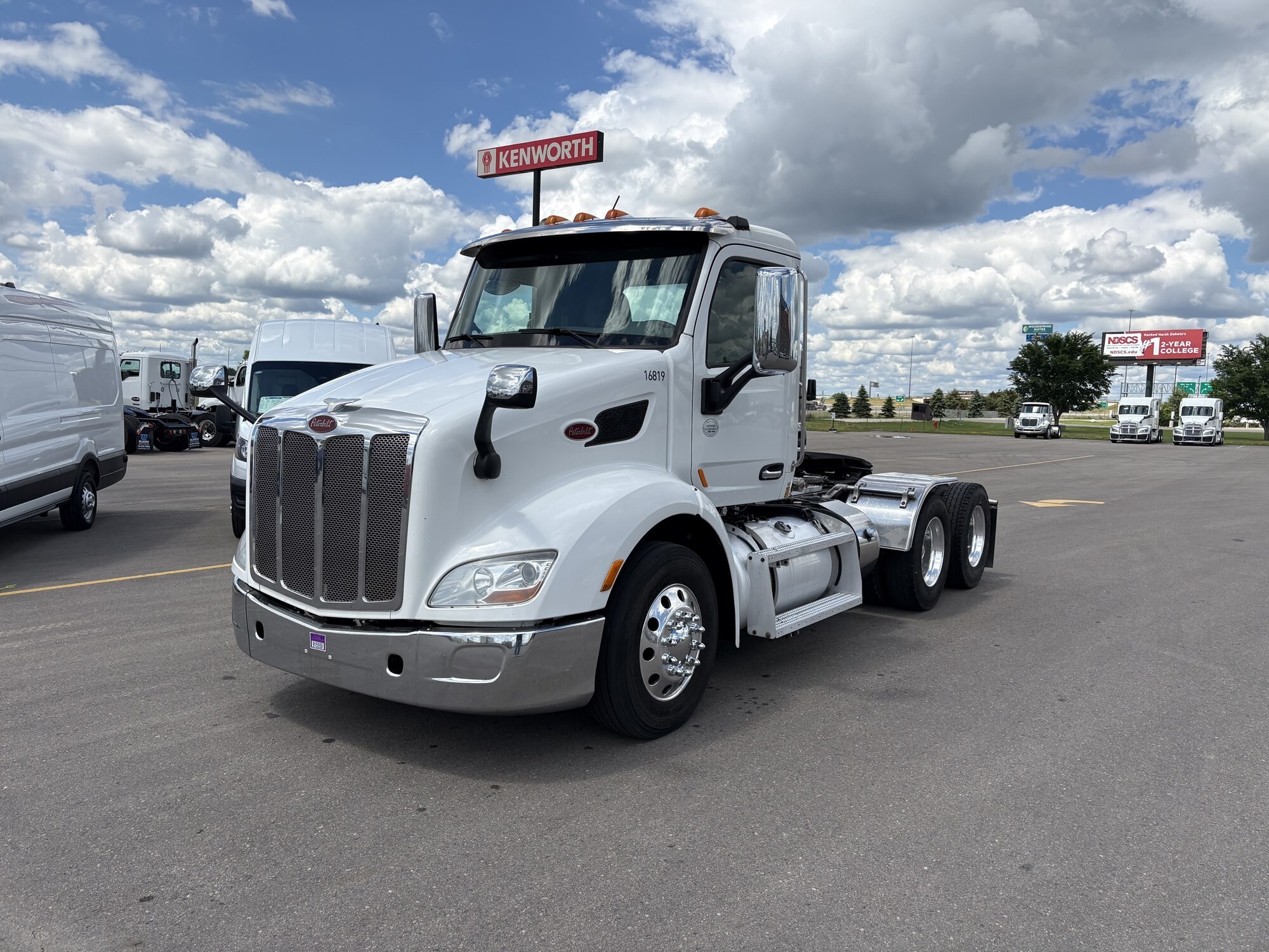 2016 PETERBILT 579 in Fargo, ND