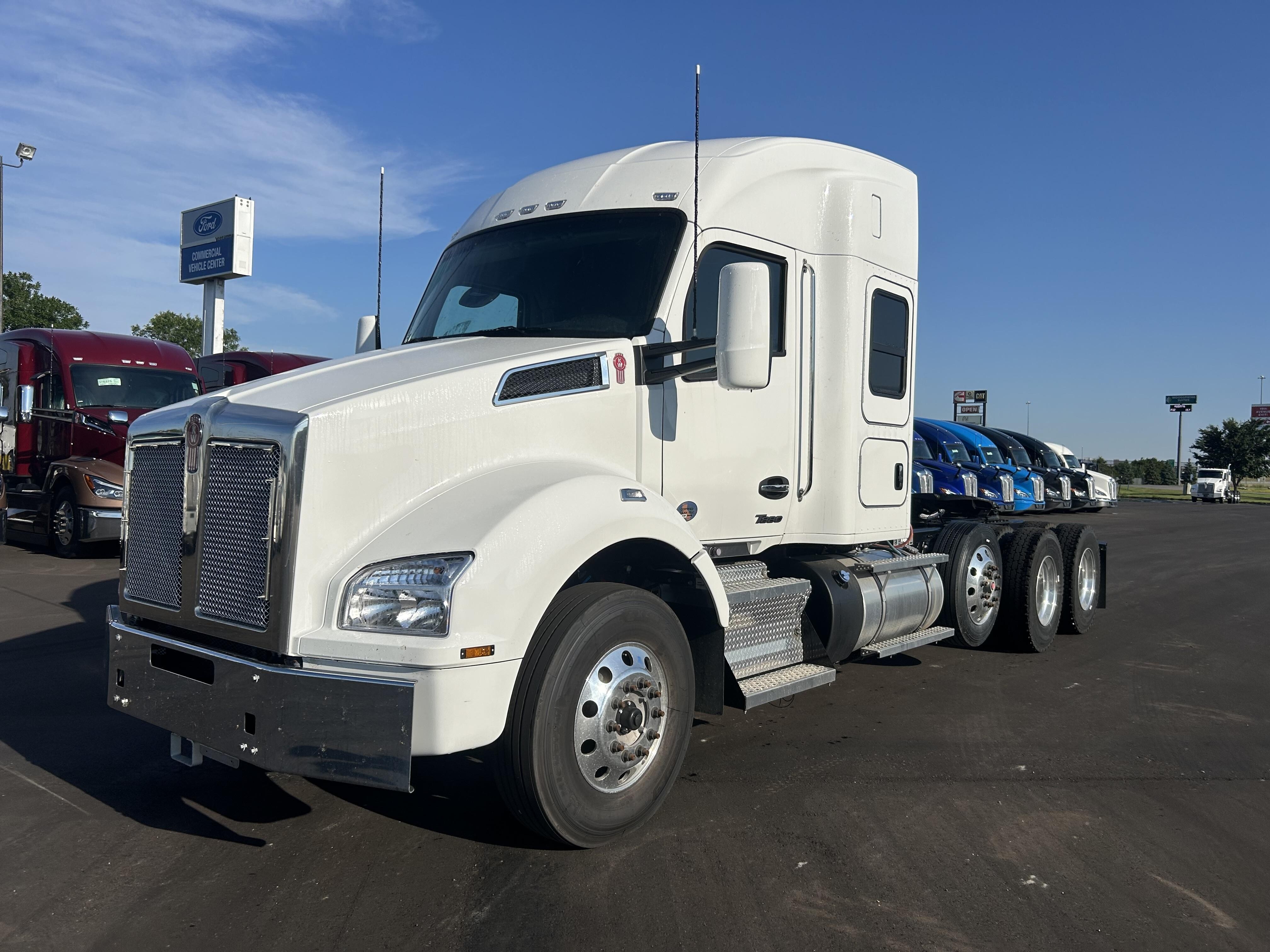 2024 KENWORTH T880 in Fargo, ND
