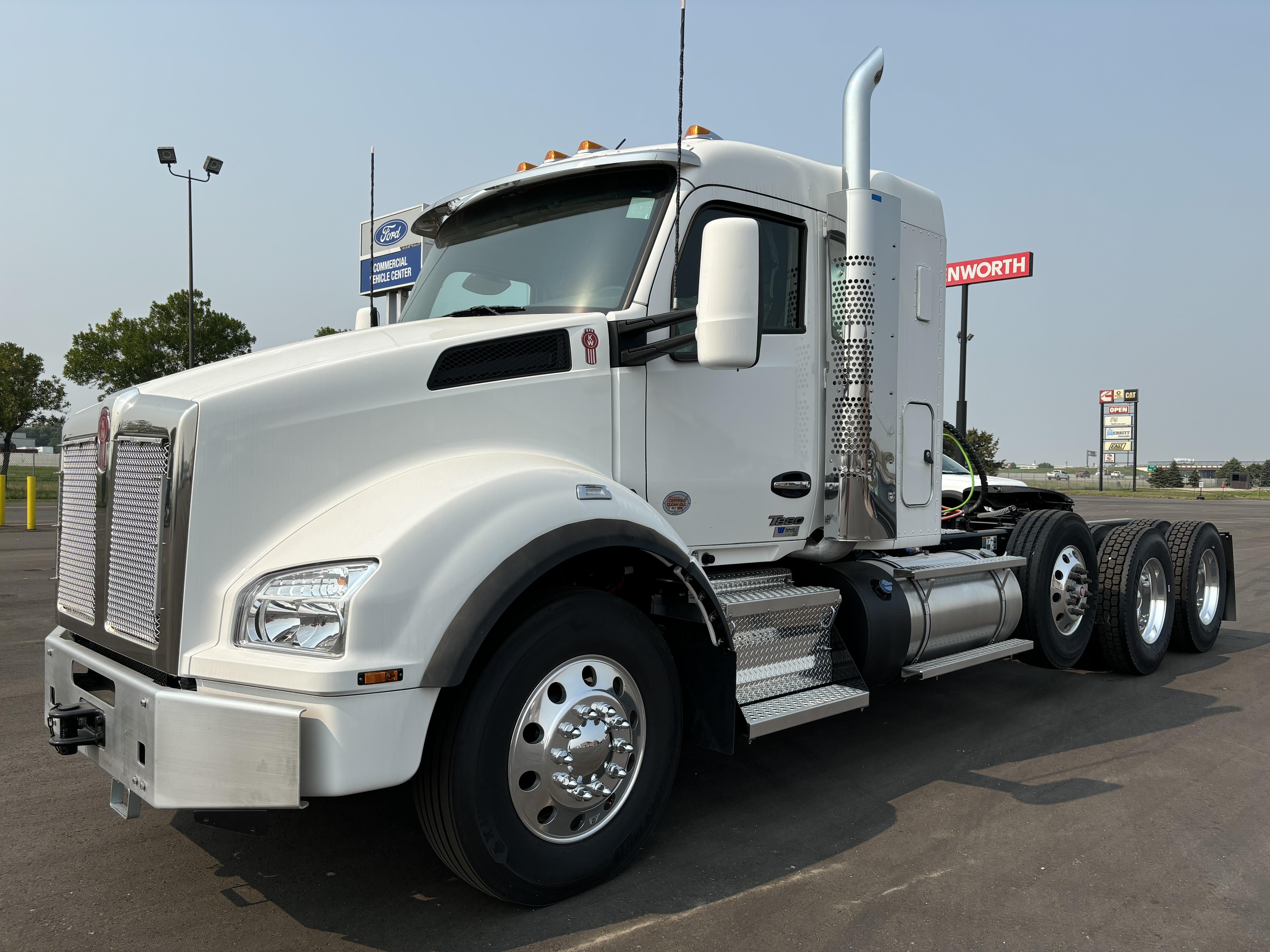 2025 KENWORTH T880 in Fargo, ND