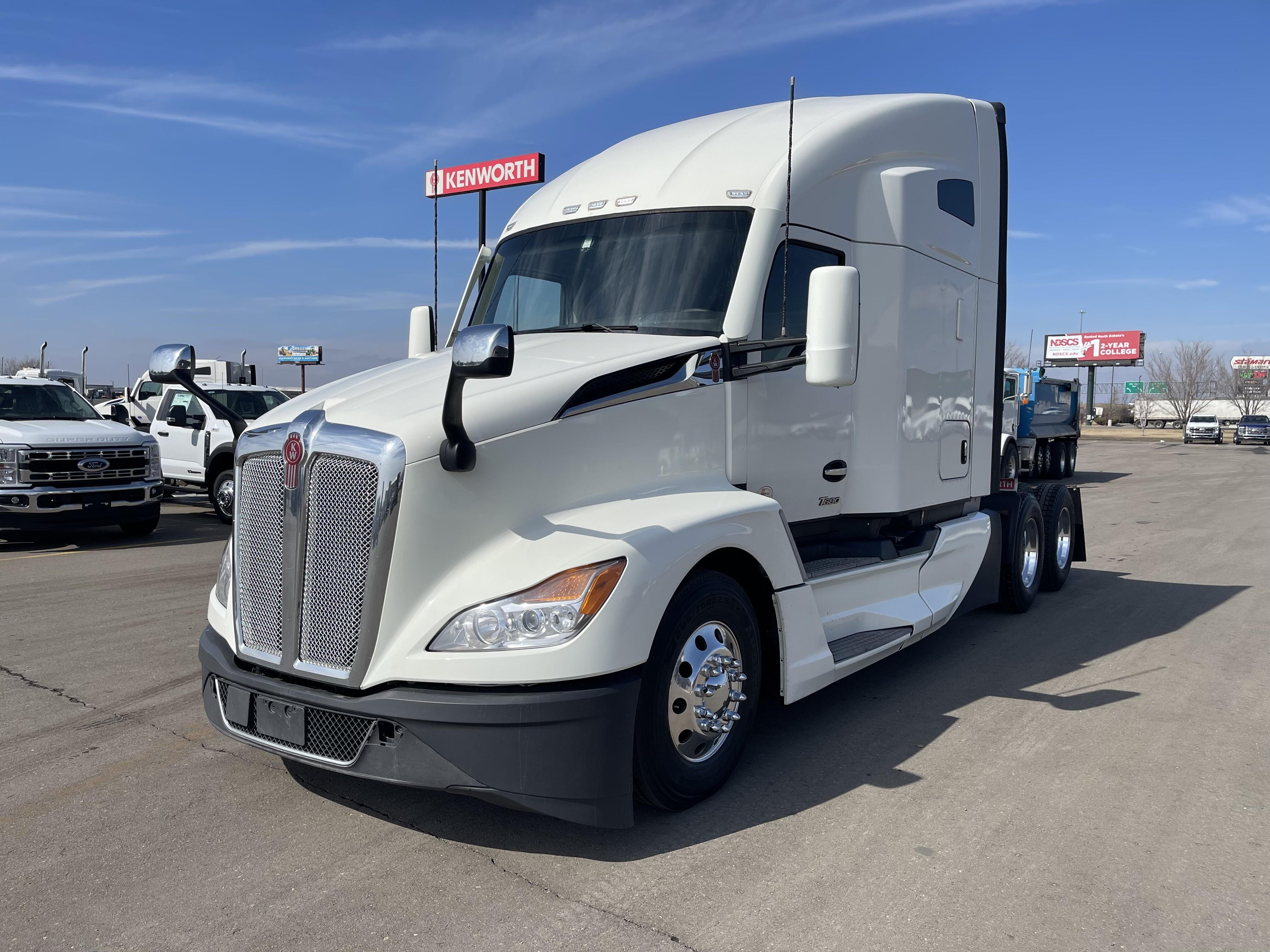 2022 KENWORTH T680 in Fargo, ND