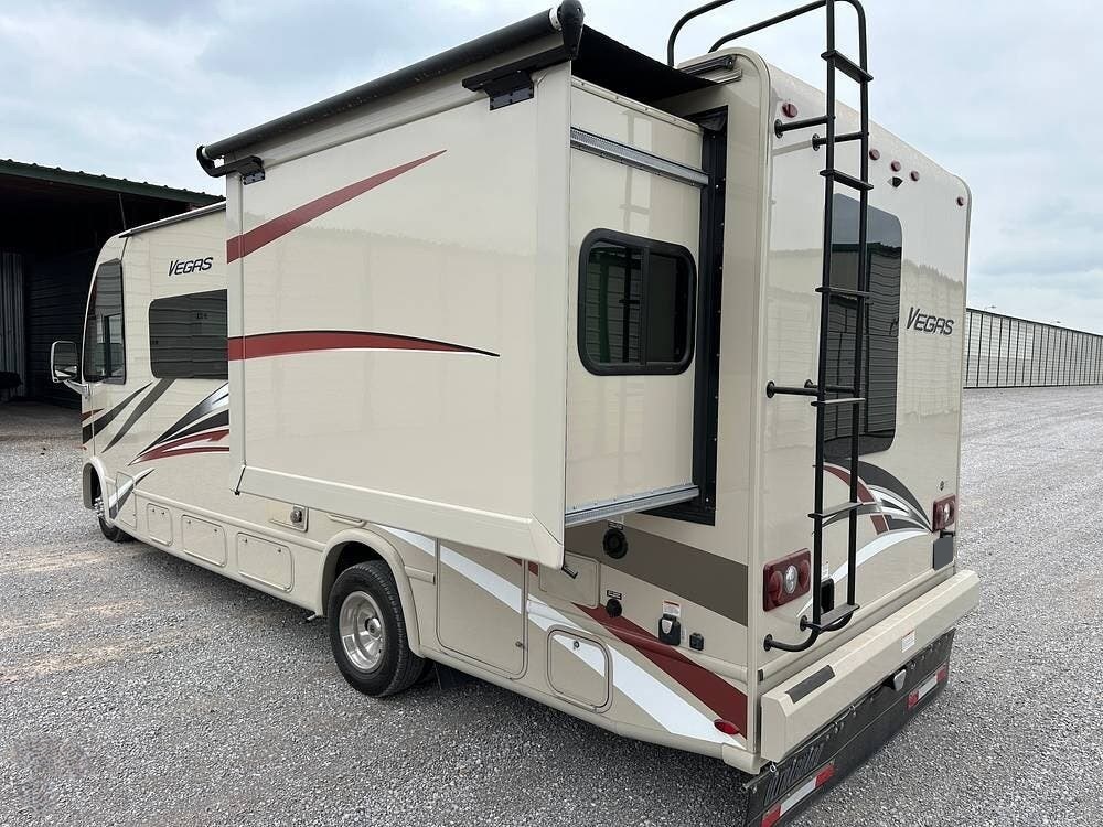 2018 Thor Motor Coach VEGAS 25.3 in lakeland FL