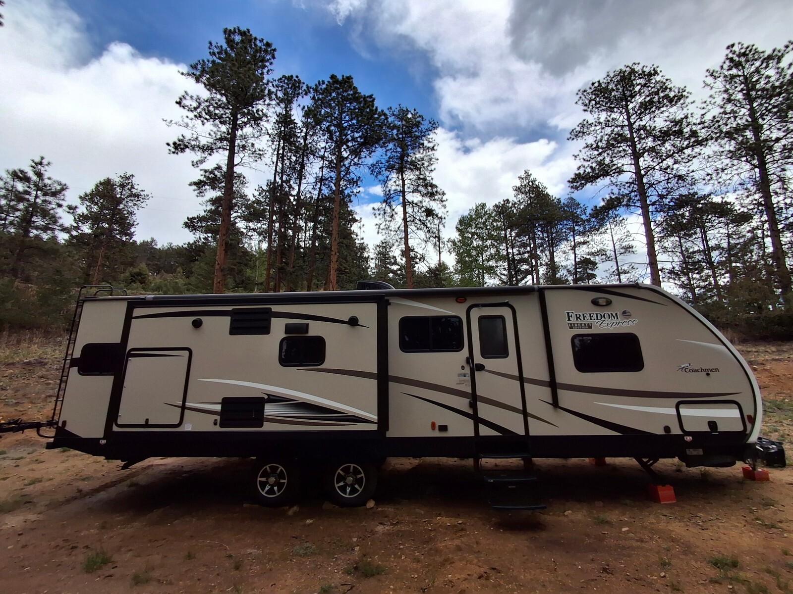 2018 Coachmen FREEDOM EXPRESS LIBERTY EDITION 322 RLDS RV