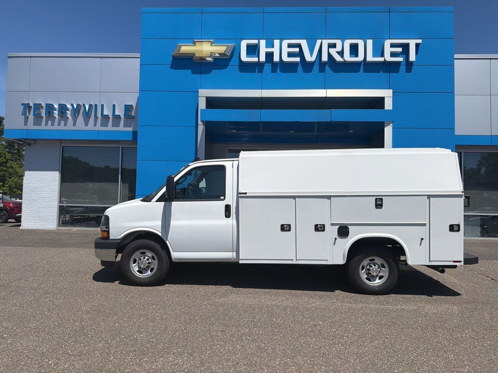 2026 CHEVROLET Express 3500 in Terryville, CT