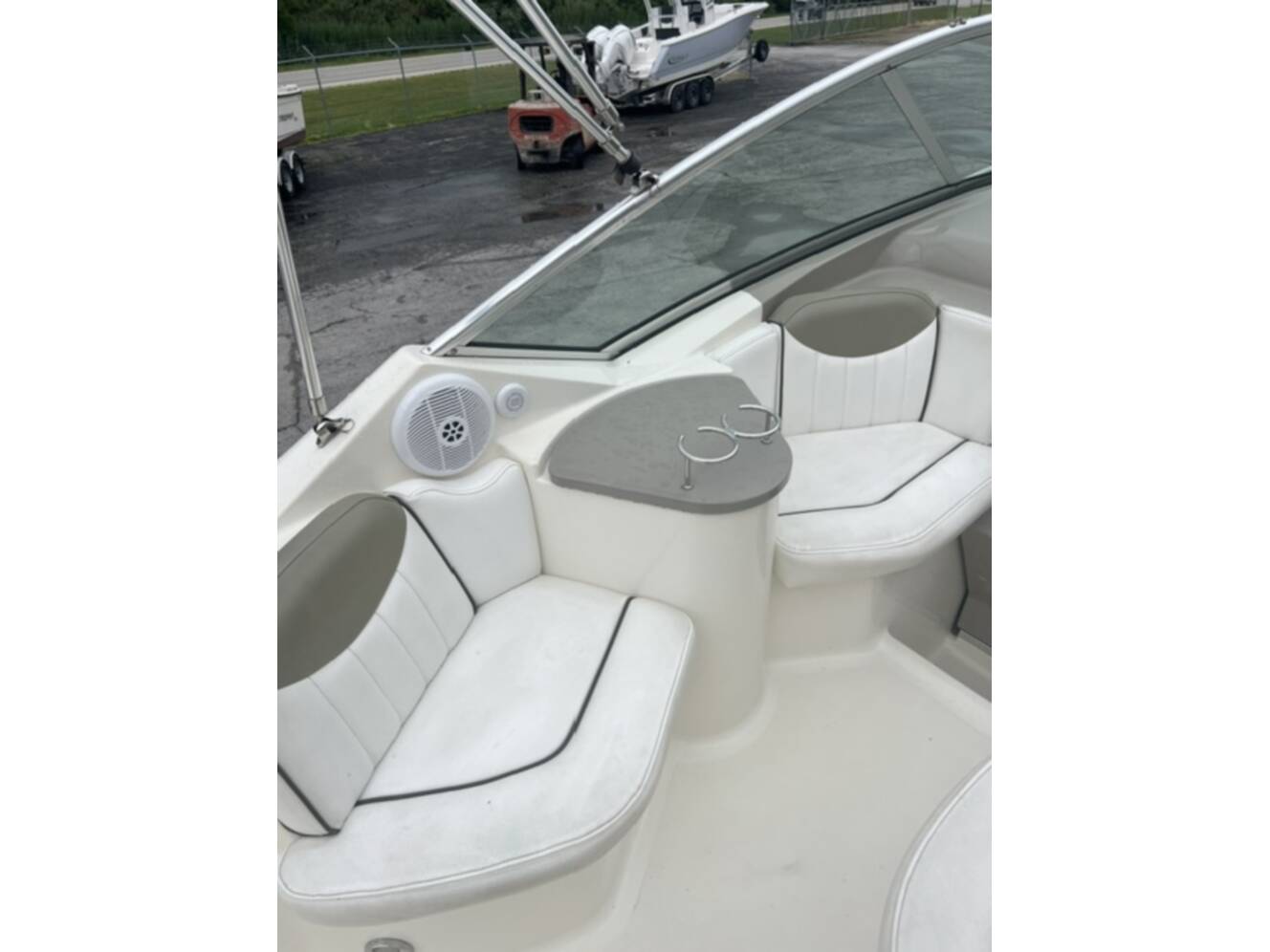 A photo of this 2006 Sea Ray 240 SD
