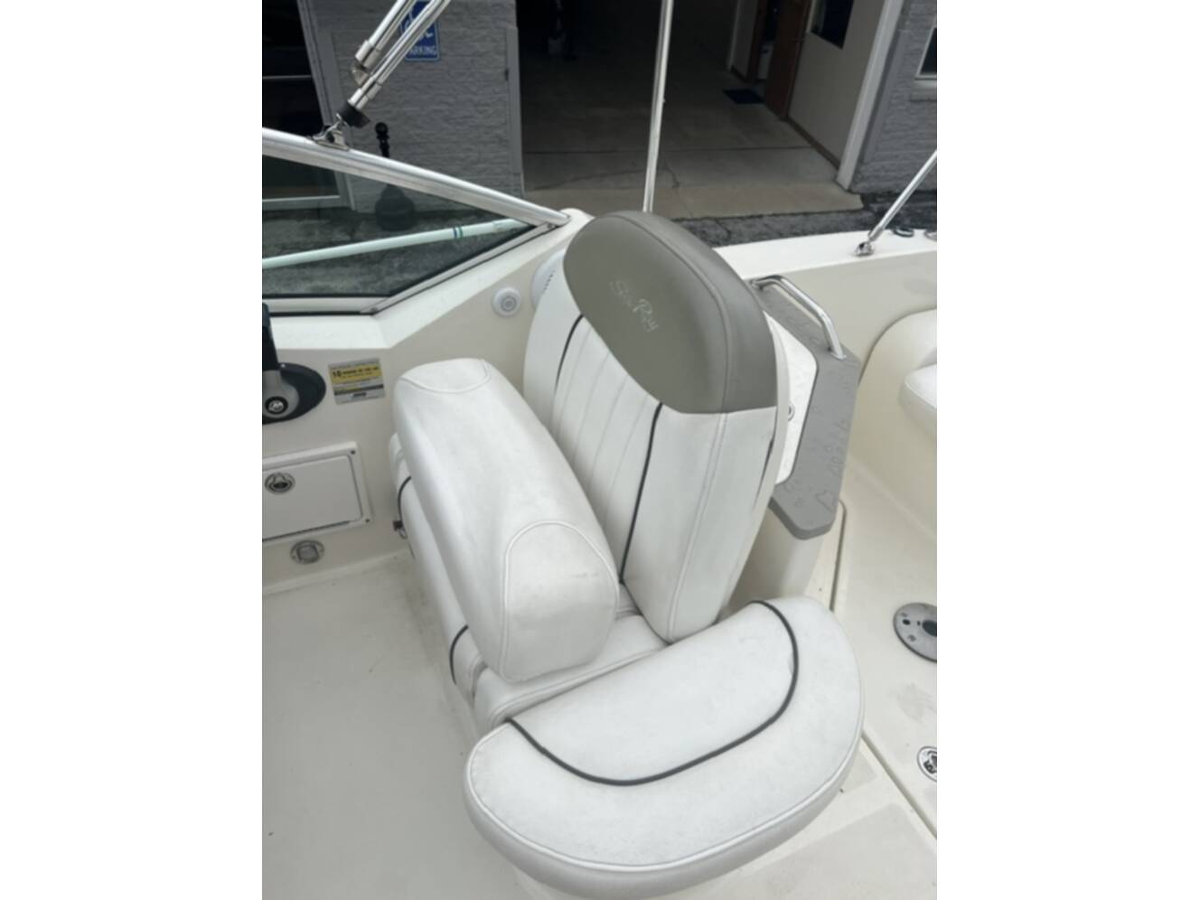 A photo of this 2006 Sea Ray 240 SD