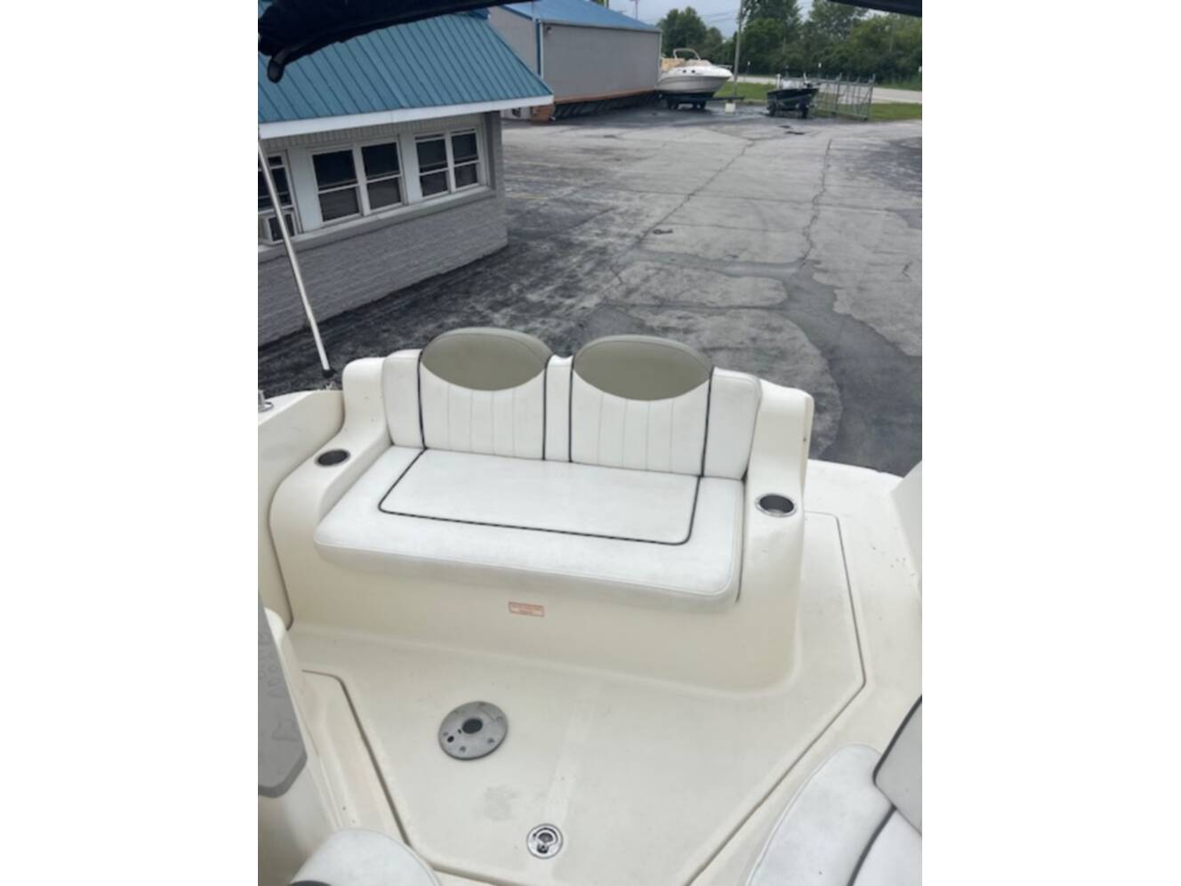 A photo of this 2006 Sea Ray 240 SD