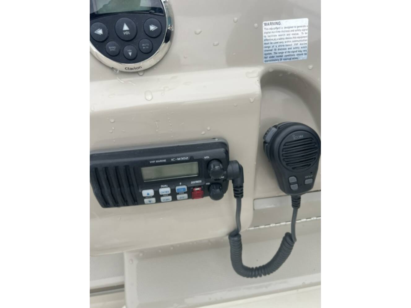 A photo of this 2006 Sea Ray 240 SD