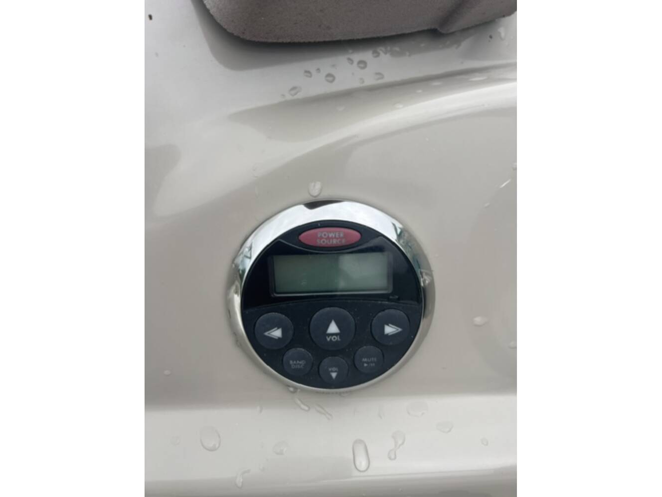 A photo of this 2006 Sea Ray 240 SD