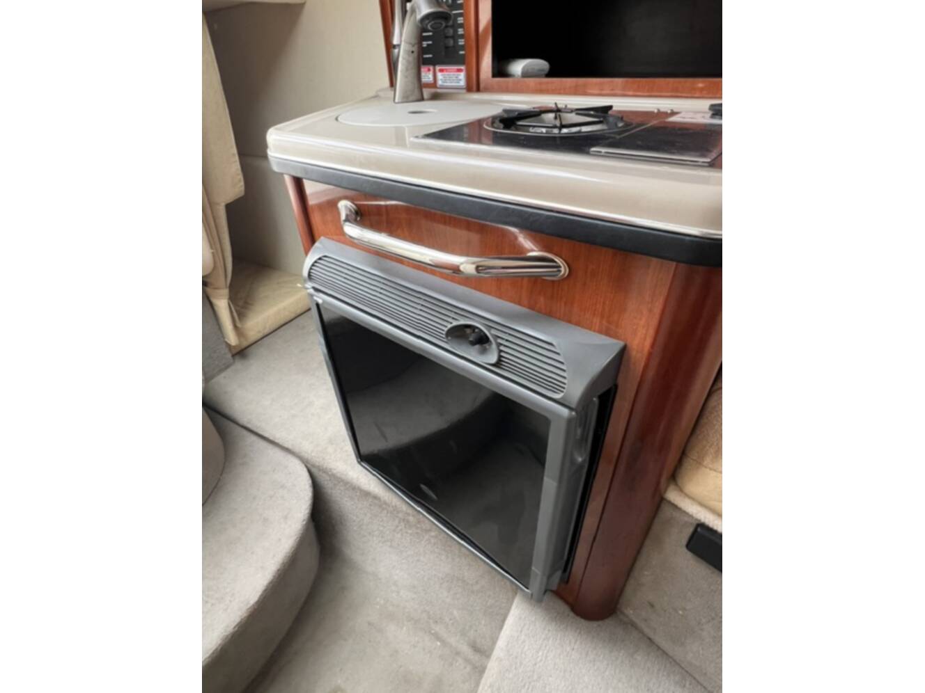 A photo of this 2006 Sea Ray 240 SD