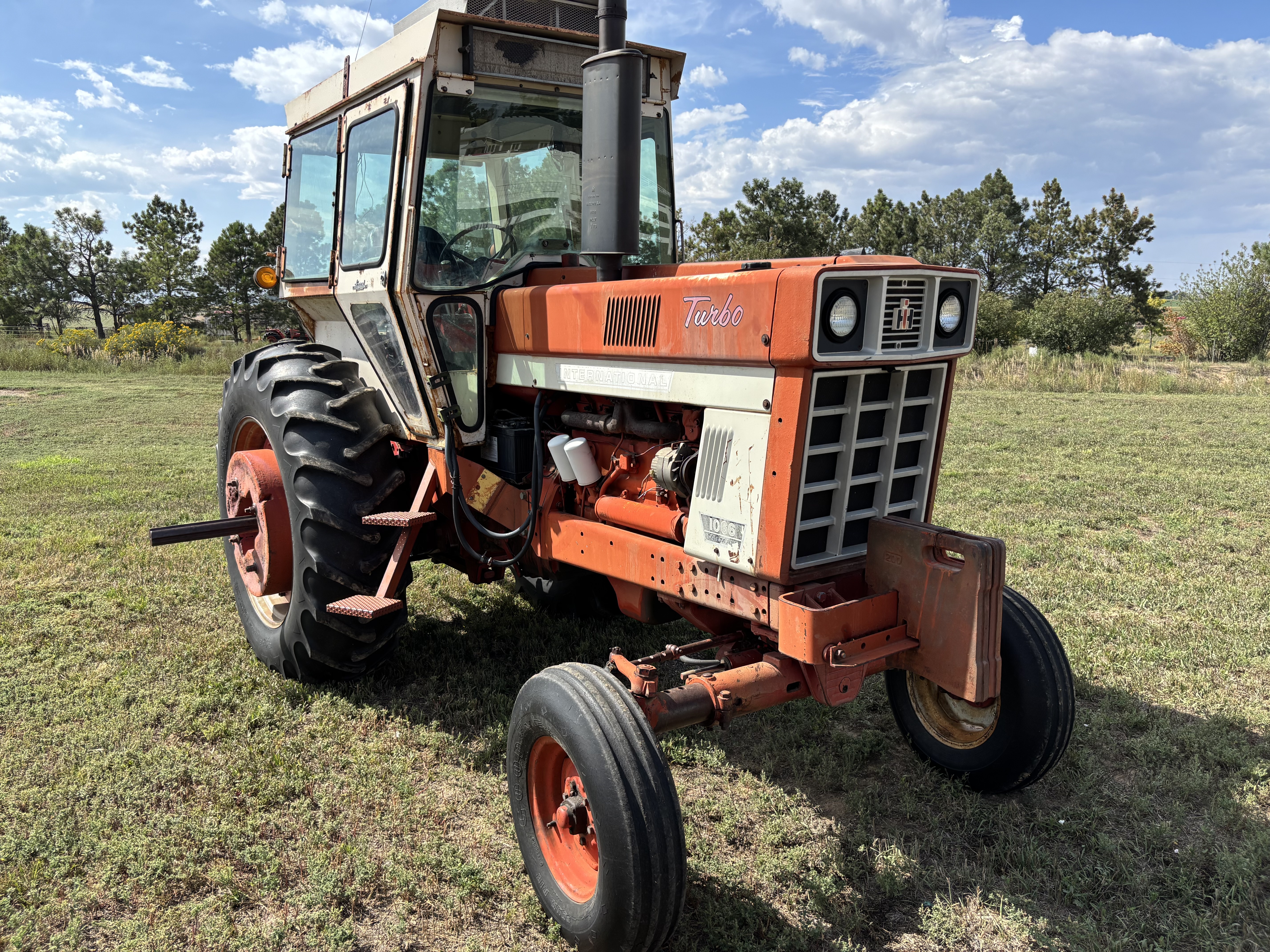 1974 INTERNATIONAL Farmall 1066 in Windsor, CO