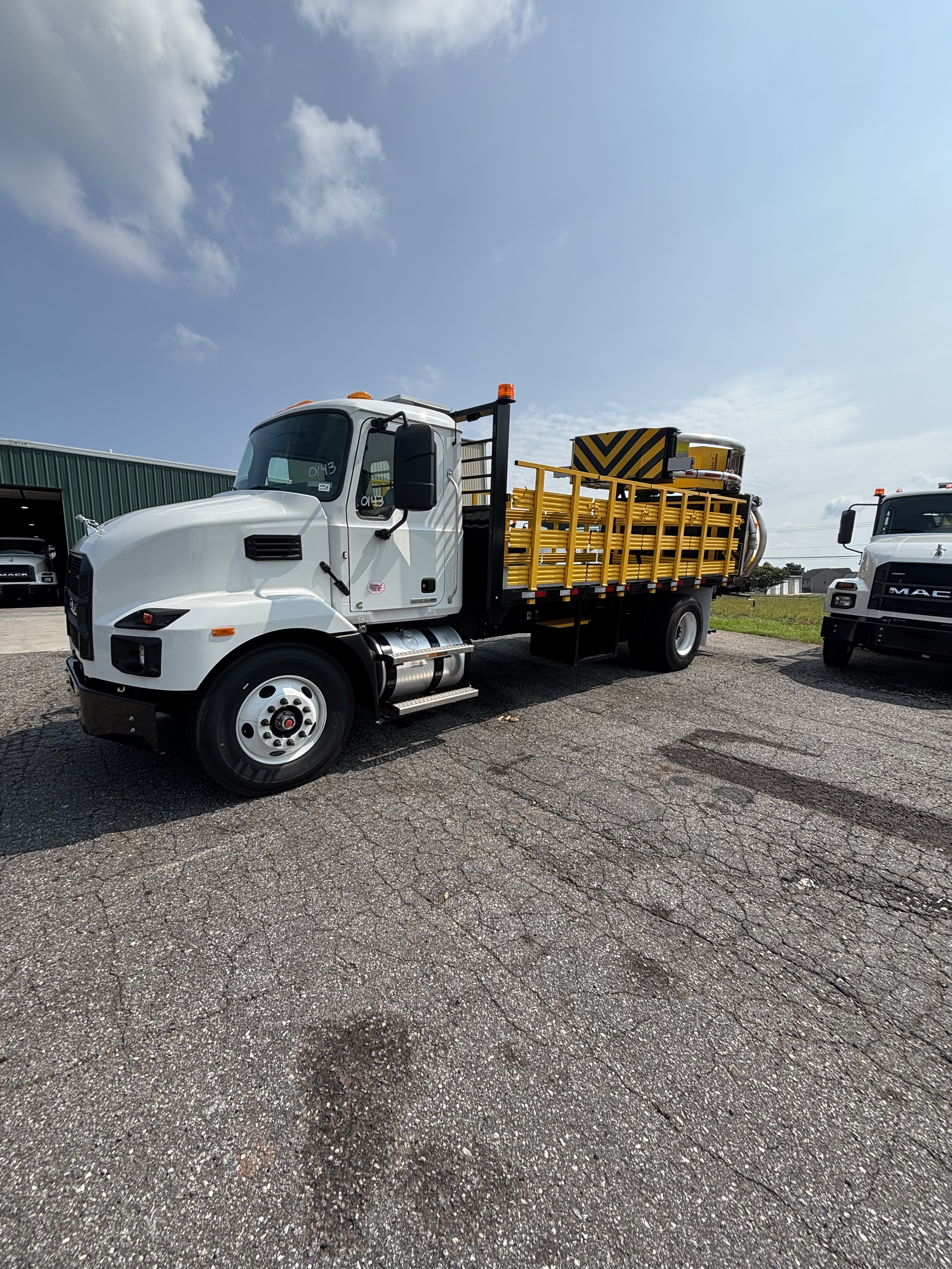 2027 MACK MD6 in North Richland Hills, TX