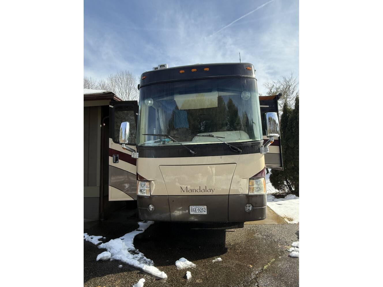 A photo of this 2007 Thor Motor Coach FOUR WINDS MANDALAY 40G