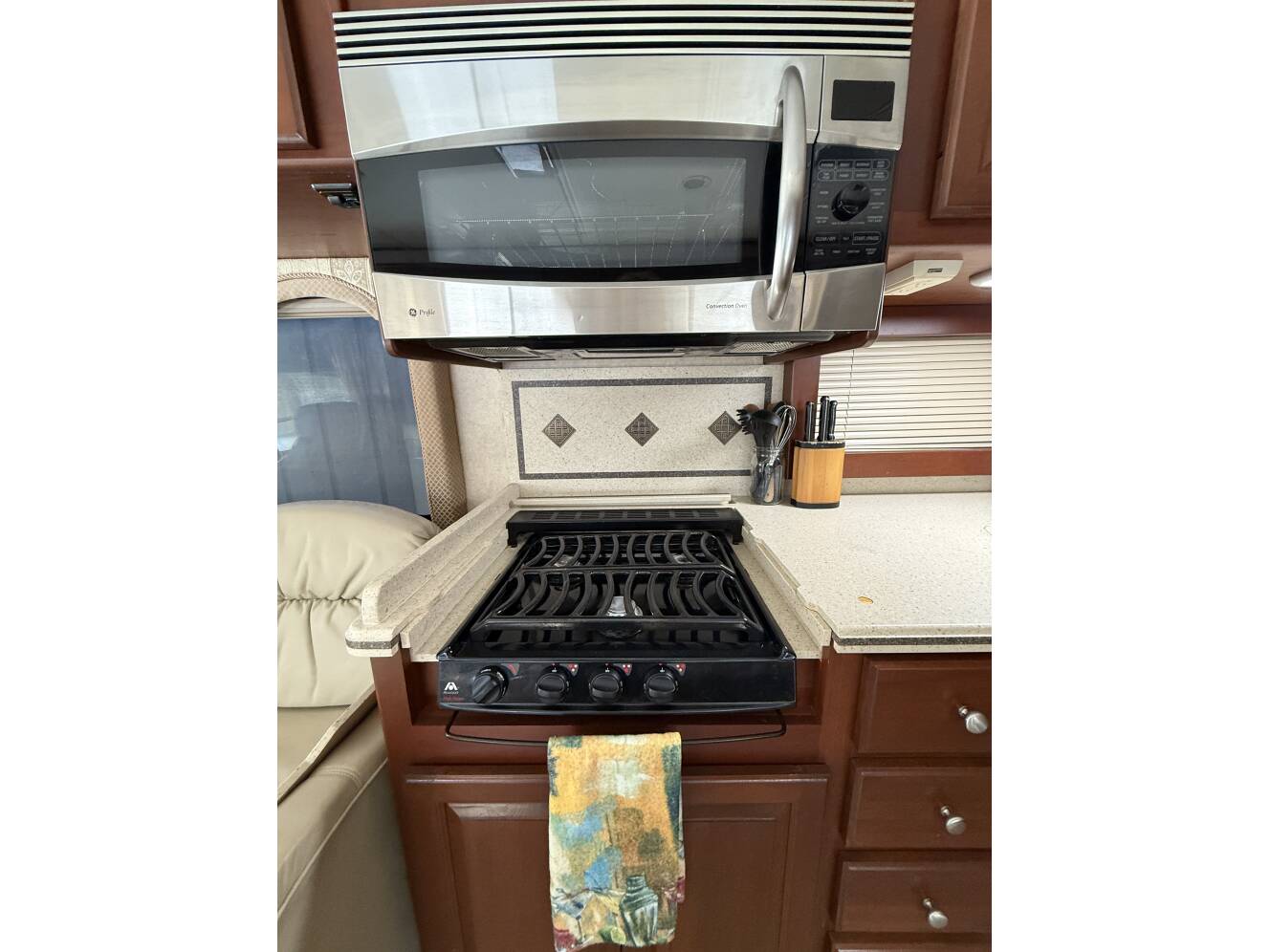 A photo of this 2007 Thor Motor Coach FOUR WINDS MANDALAY 40G