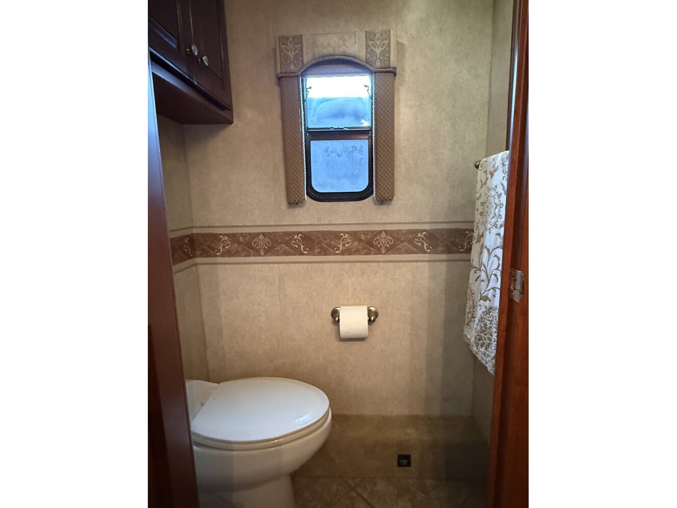 A photo of this 2007 Thor Motor Coach FOUR WINDS MANDALAY 40G
