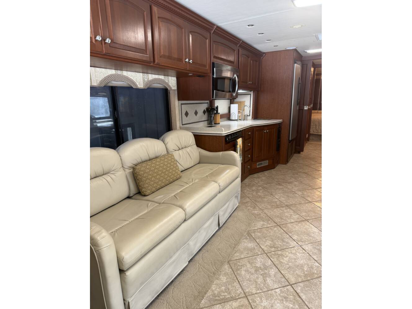 A photo of this 2007 Thor Motor Coach FOUR WINDS MANDALAY 40G