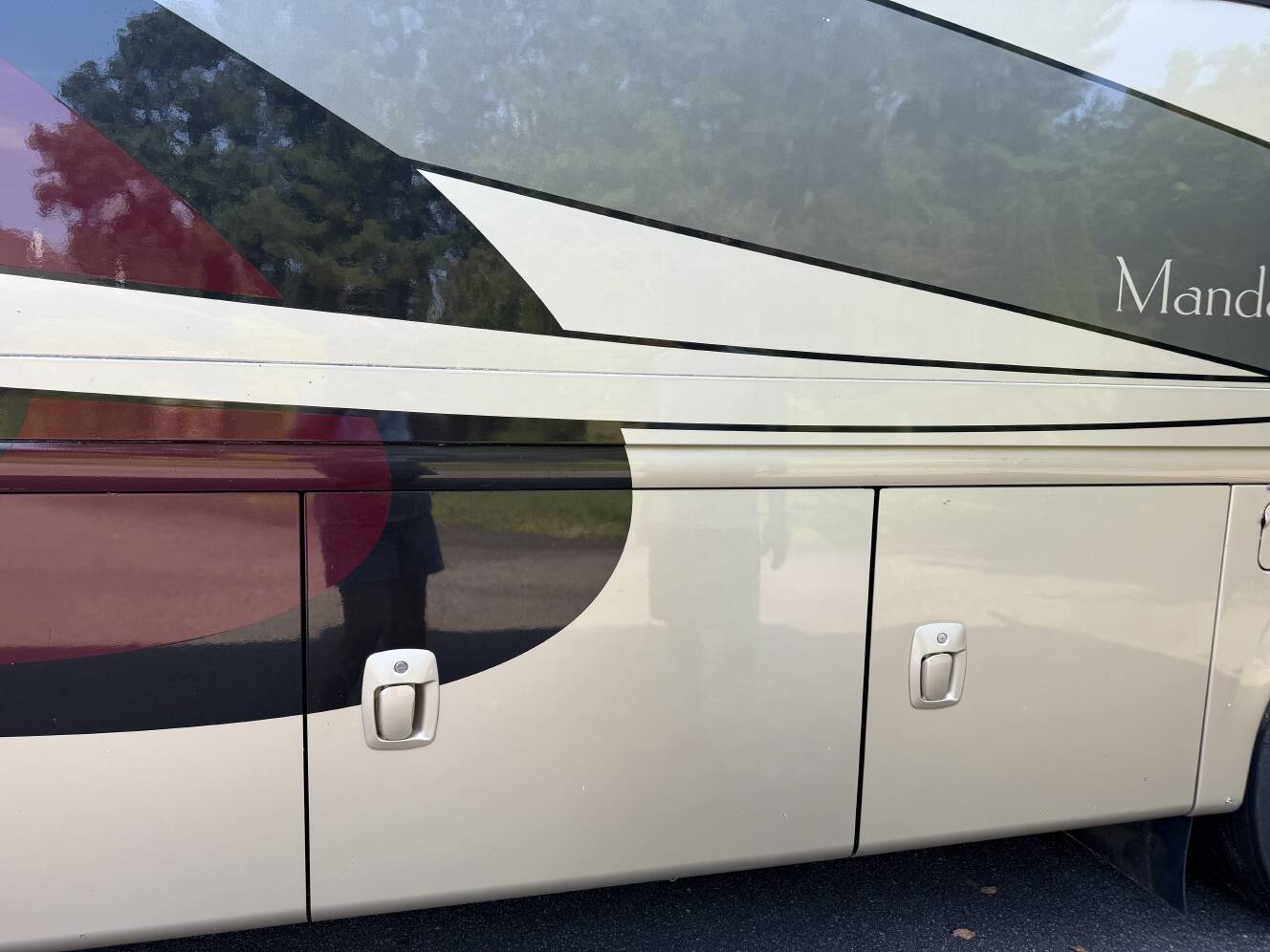 A photo of this 2007 Thor Motor Coach FOUR WINDS MANDALAY 40G