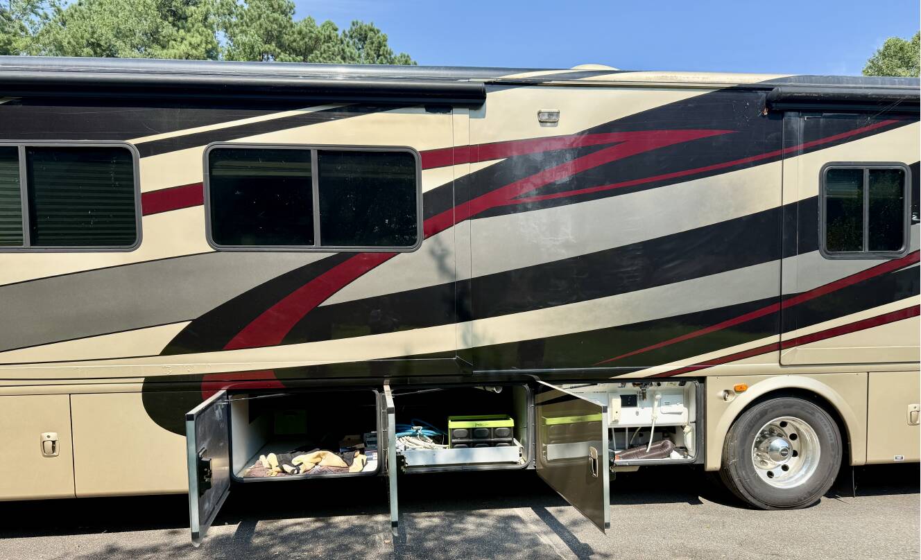 A photo of this 2007 Thor Motor Coach FOUR WINDS MANDALAY 40G
